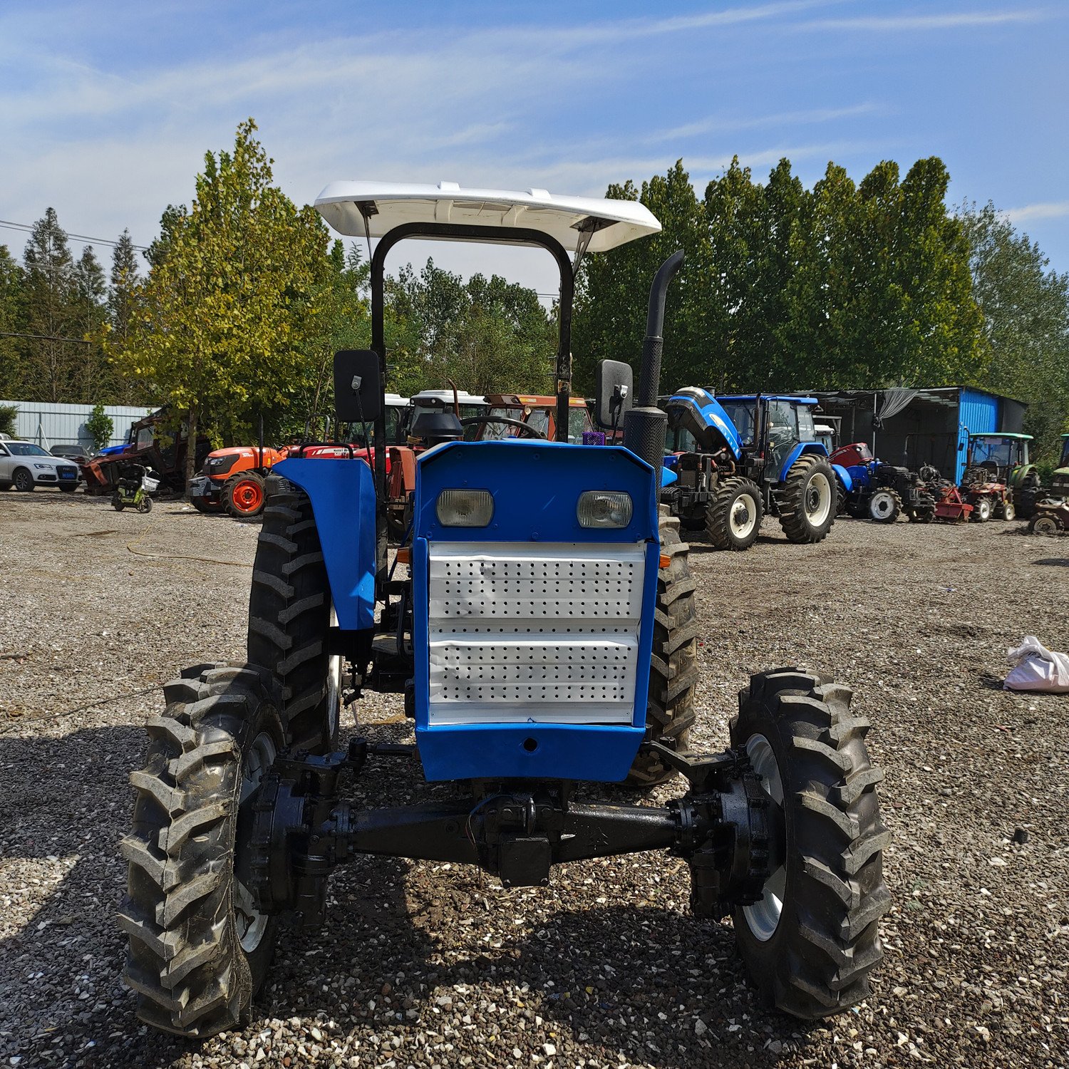 Tractor Shanghai New and Holland De 50 Caballos SH504 Se Vende Bien En Mercado Peruano