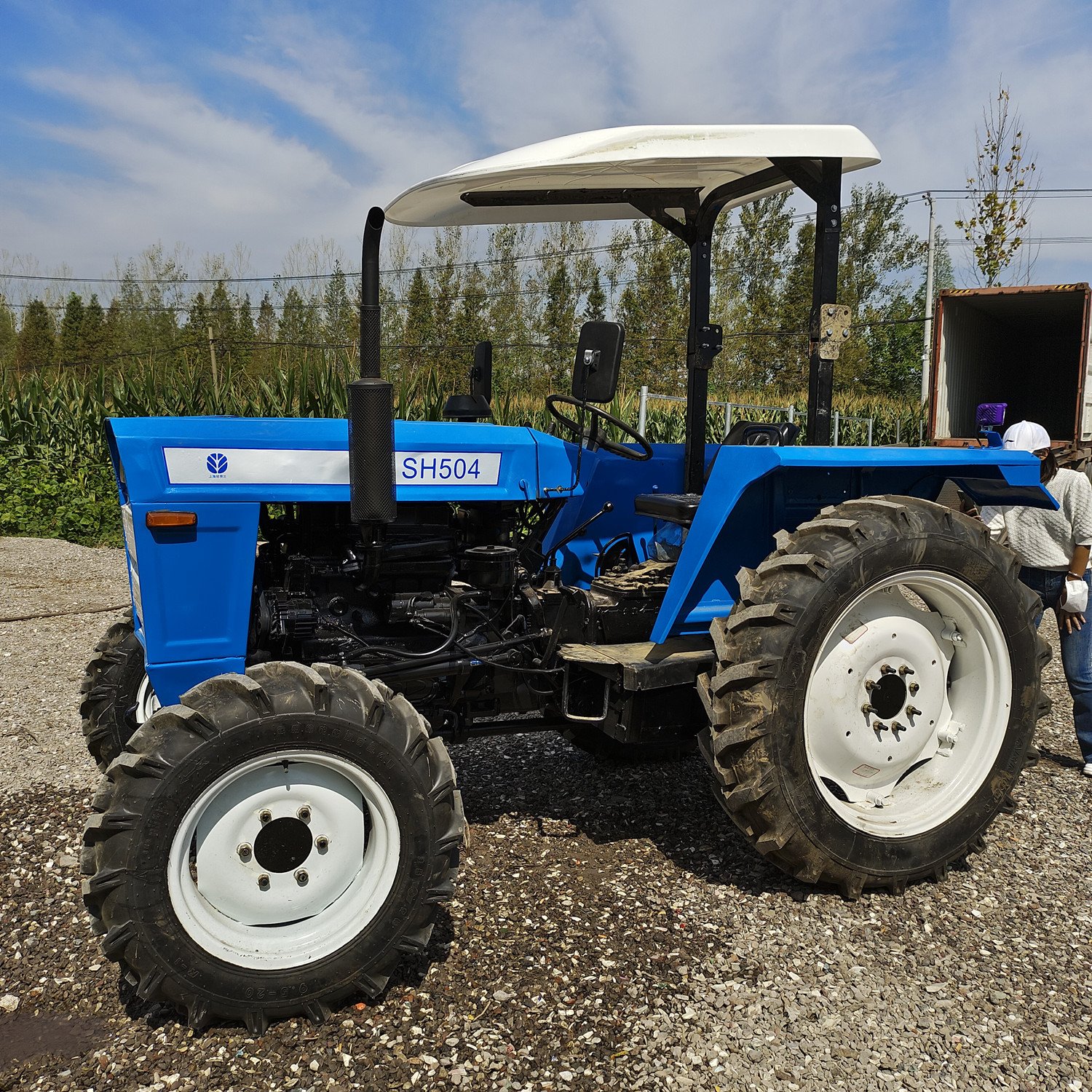 Tractor Shanghai New and Holland De 50 Caballos SH504 Se Vende Bien En Mercado Peruano