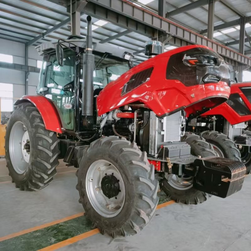 Light Weight Mini Size Farm Tractors Easy Operation Agriculture Broom Tractor Forest Compact Tractor 4wd