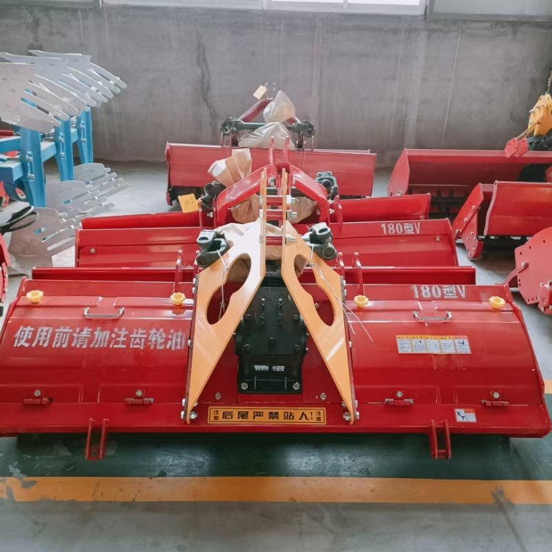 Light Weight Mini Size Farm Tractors Easy Operation Agriculture Broom Tractor Forest Compact Tractor 4wd