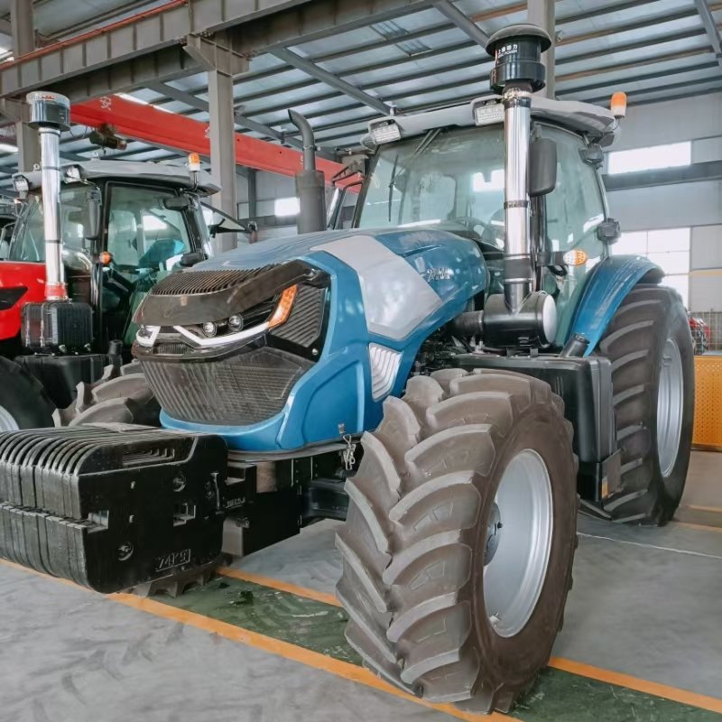 Light Weight Mini Size Farm Tractors Easy Operation Agriculture Broom Tractor Forest Compact Tractor 4wd