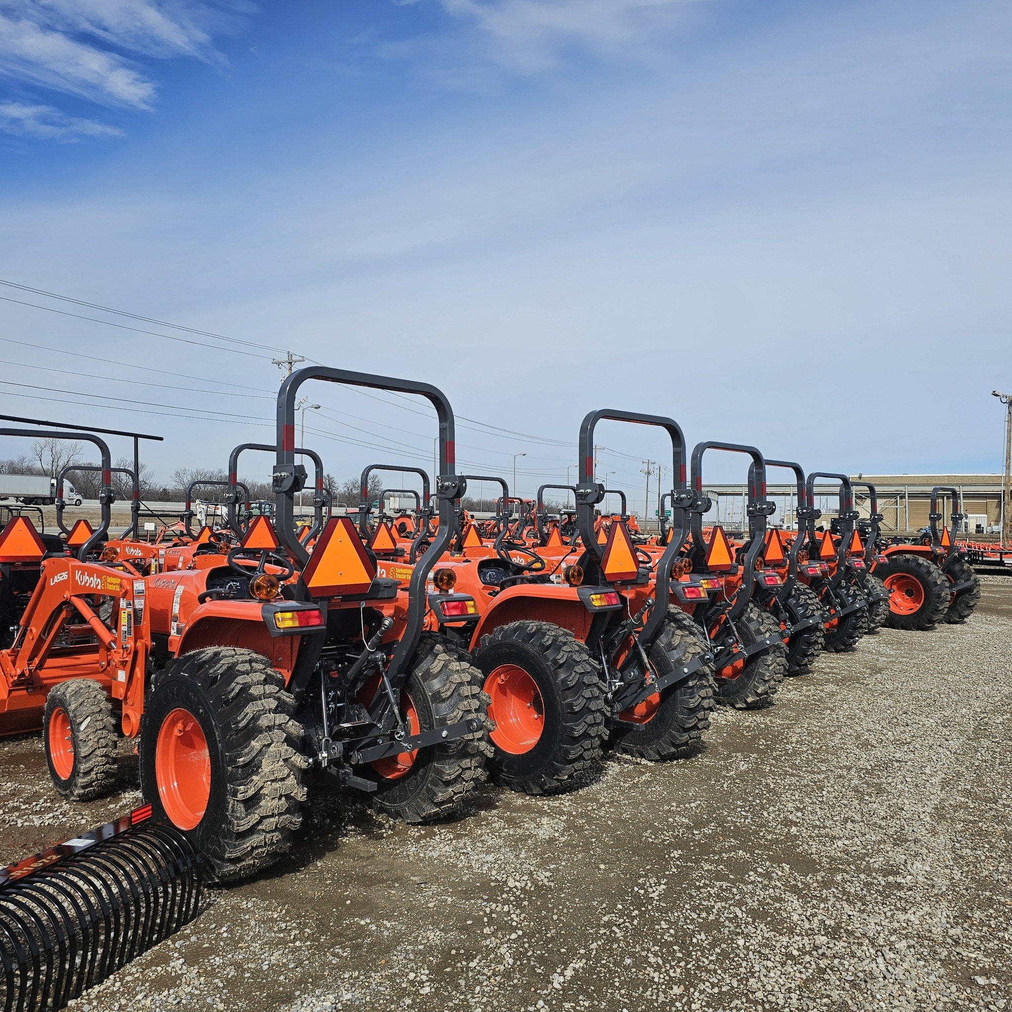 New 4WD Kubota M6060 Mini Farm Tractor 70HP Agriculture Machinery with 4x4 Wheel Drive Used YTO Diesel Engine Farm Tractor