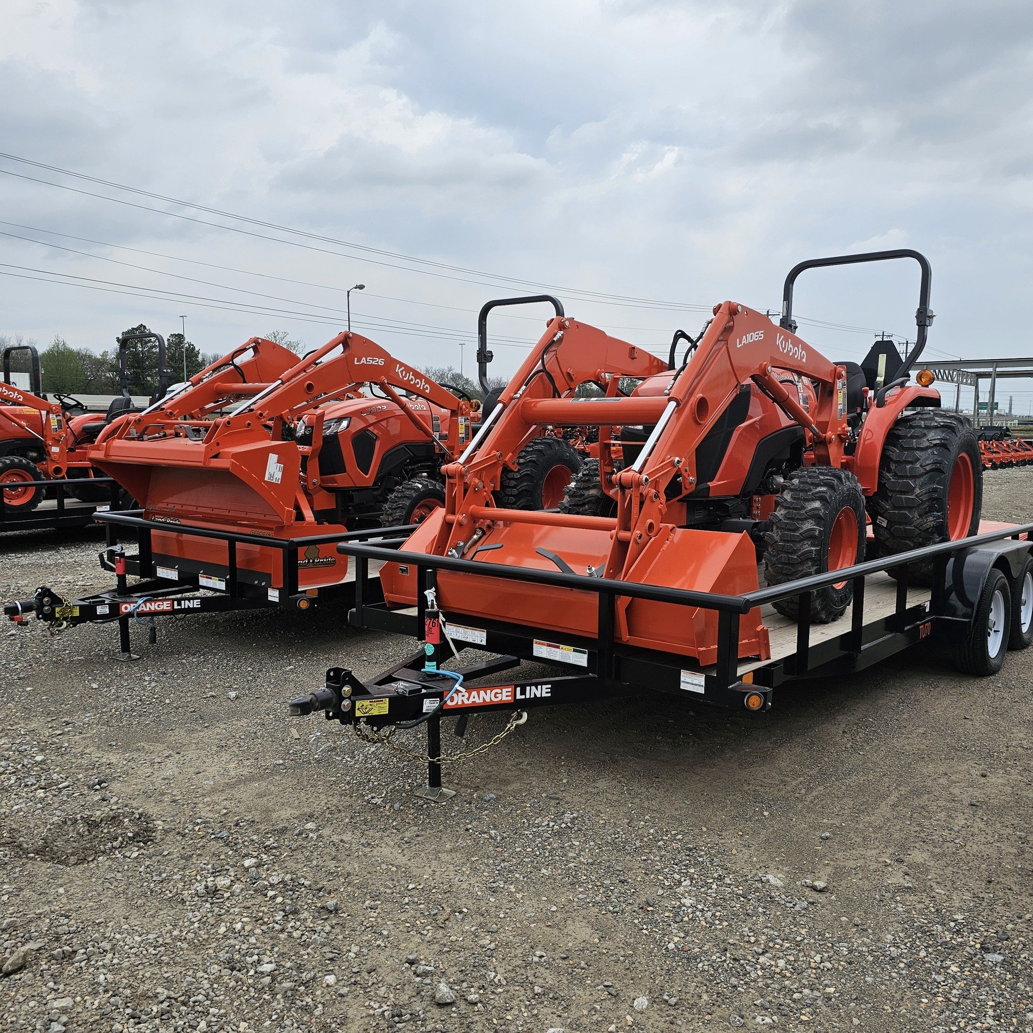 New 4WD Kubota M6060 Mini Farm Tractor 70HP Agriculture Machinery with 4x4 Wheel Drive Used YTO Diesel Engine Farm Tractor