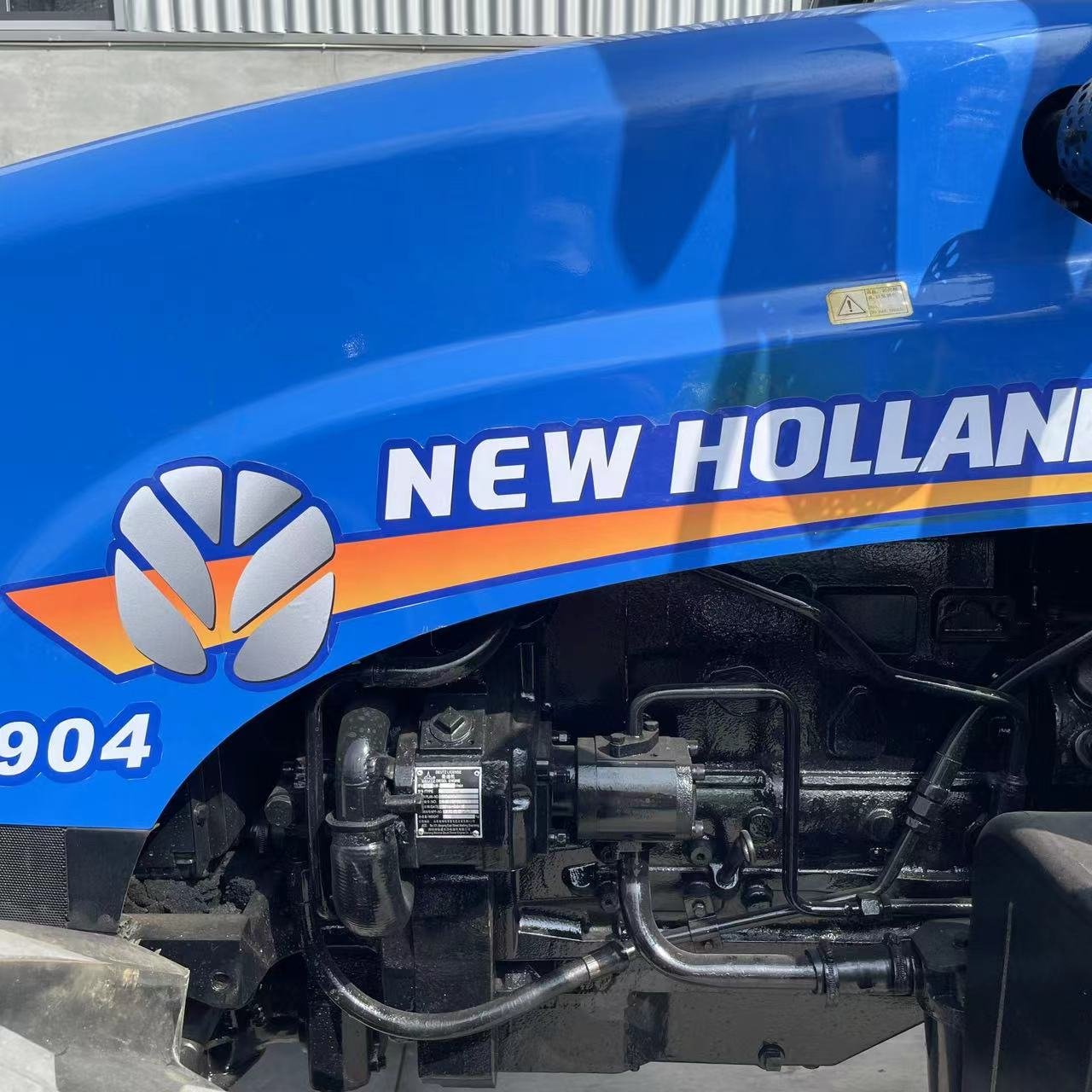 Good and Cheap Price Used Holland SNH 904 Tractor Stock Tractors for Sale