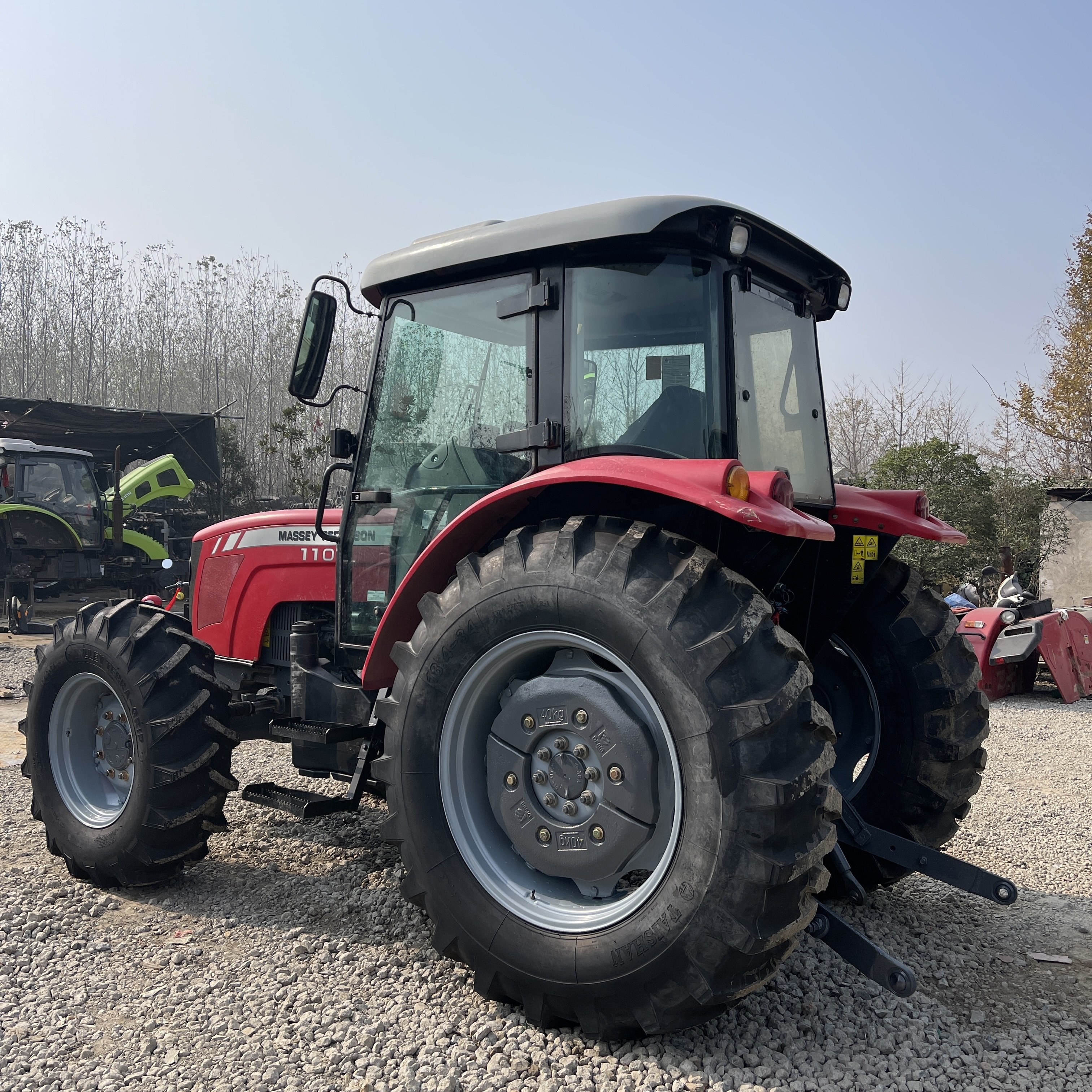 Massey Used Farm Tractor with Cab 4WD Ferguson 110 HP MF1104 with Big Tires Strong Engine Good Condition