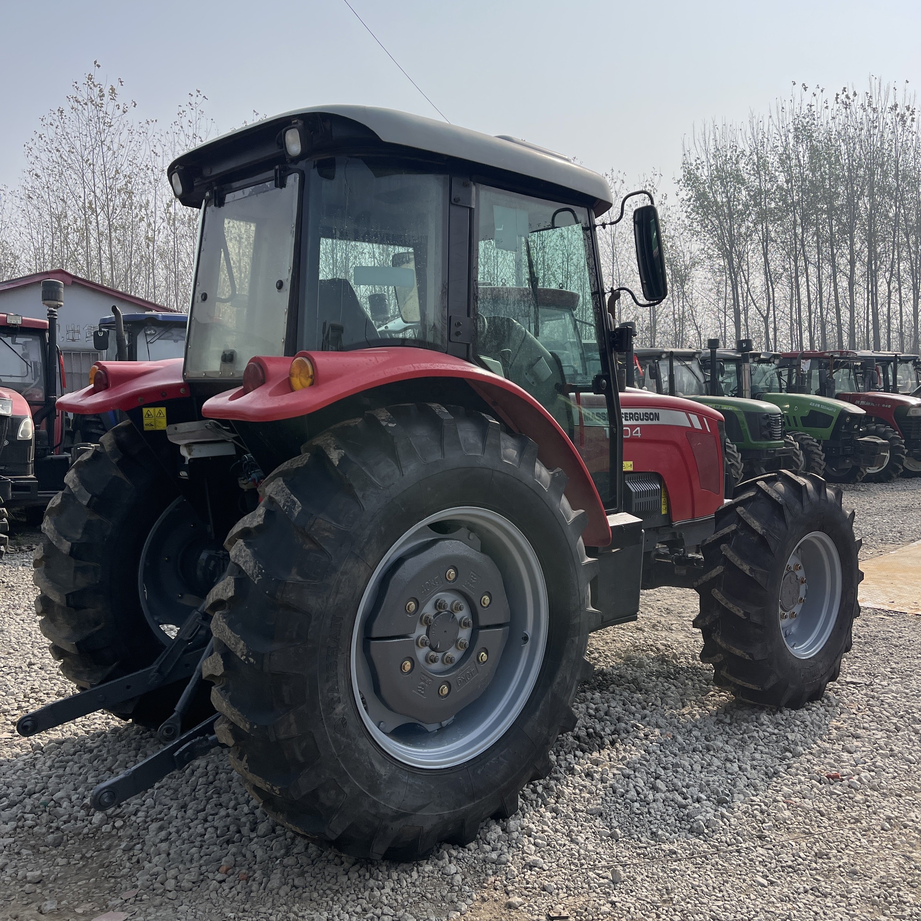 Massey Used Farm Tractor with Cab 4WD Ferguson 110 HP MF1104 with Big Tires Strong Engine Good Condition