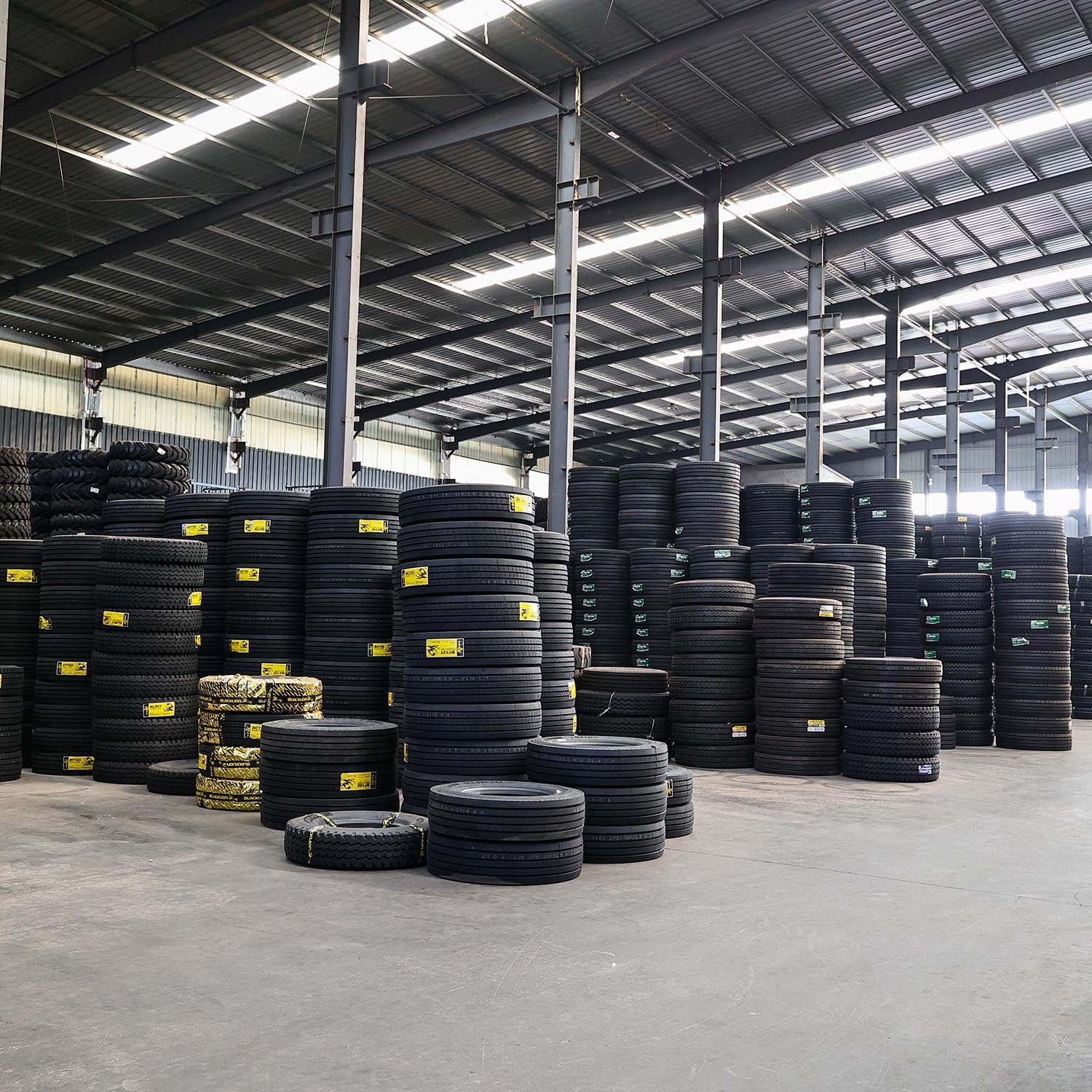 16.9 32 Agriculture Tire R-1 Agriculture Tractor Tire with Tube Micro