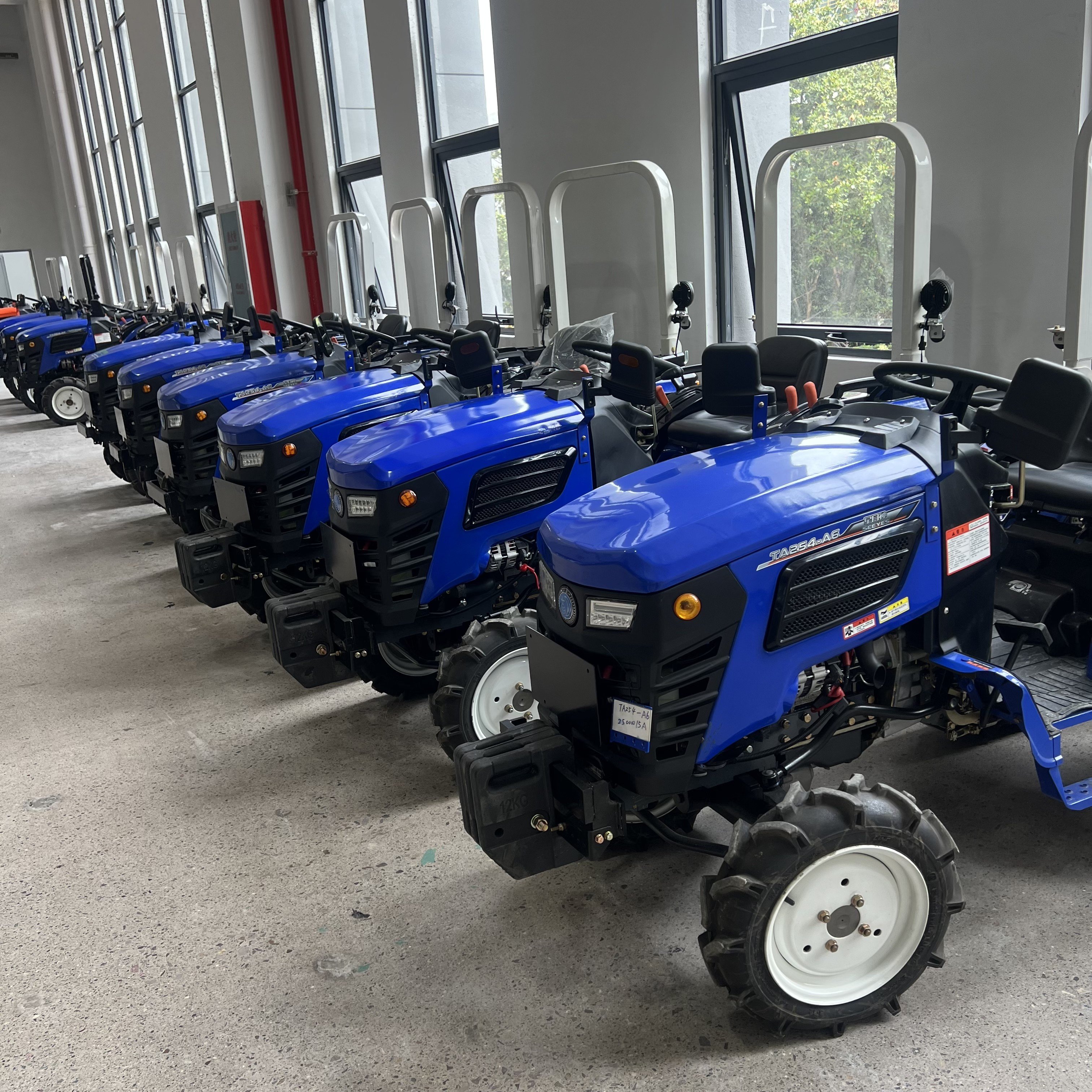 Mini Farm Tractor 40 HP Tractors Mini 4x4 Granja Factory Supply Tractor Agricultura with Agricultural Farm Tools