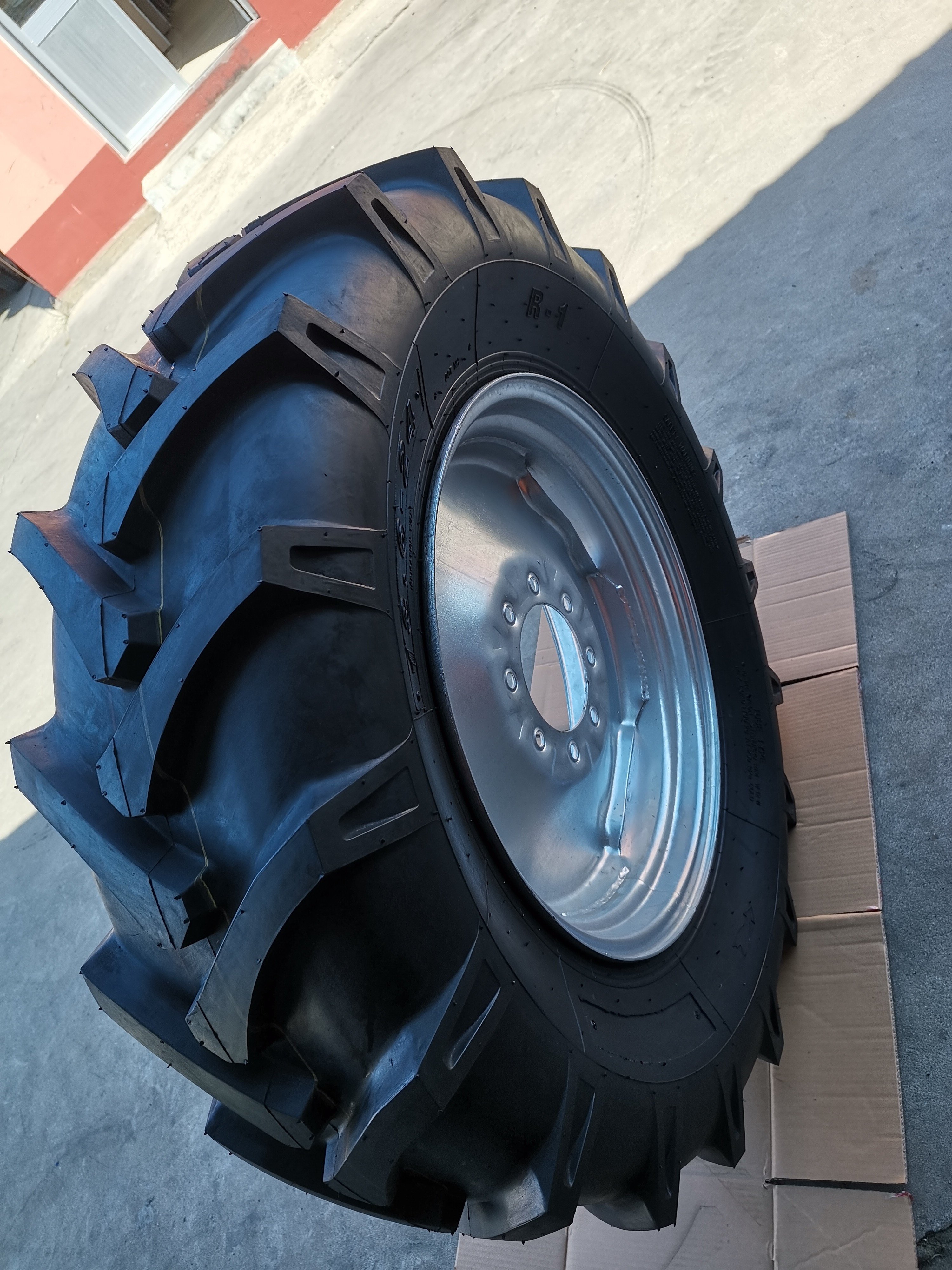 12.4-28 Tractor Tire 14.9-24 14.9-28 Tractor Tires for Sale