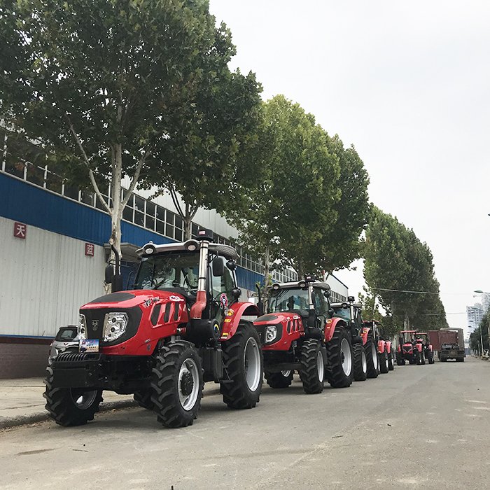 China Hot Selling Farm 180HP 4 Wheel Drive Farming Tractor QLN-1804 Farm Tractor 4X4 Agricultural With Plough in Kazakhstan