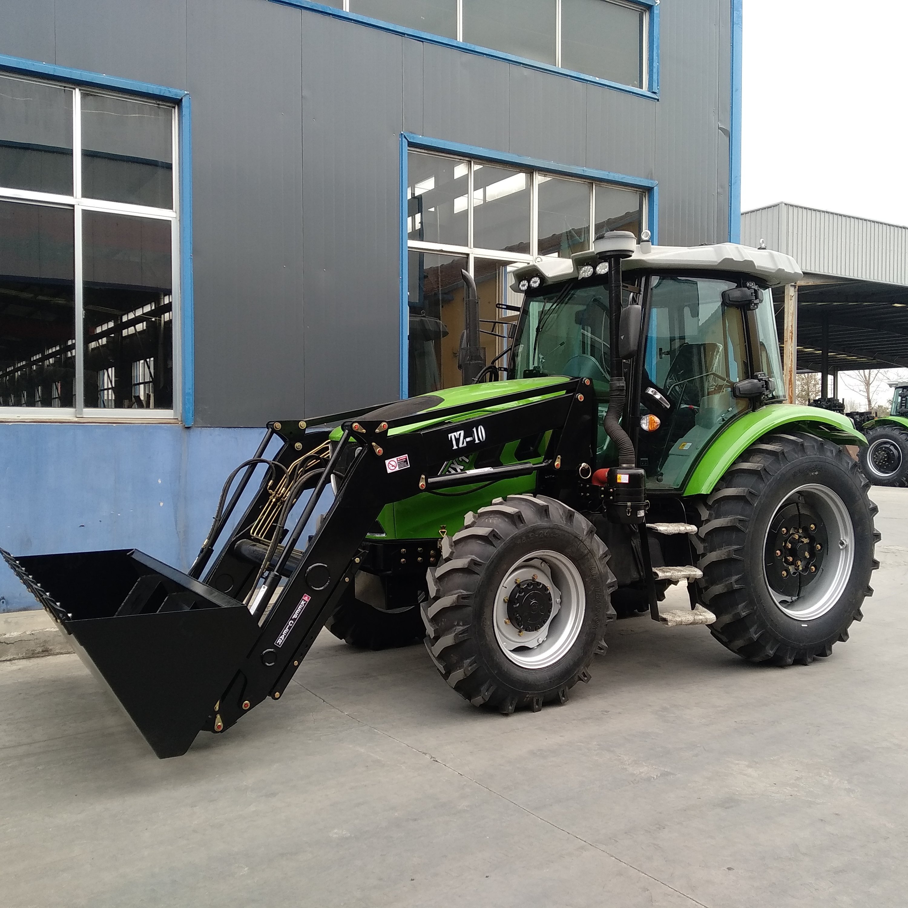 Production China Cheap Farm Track 4X4 210hp Tractor Price for Agriculture