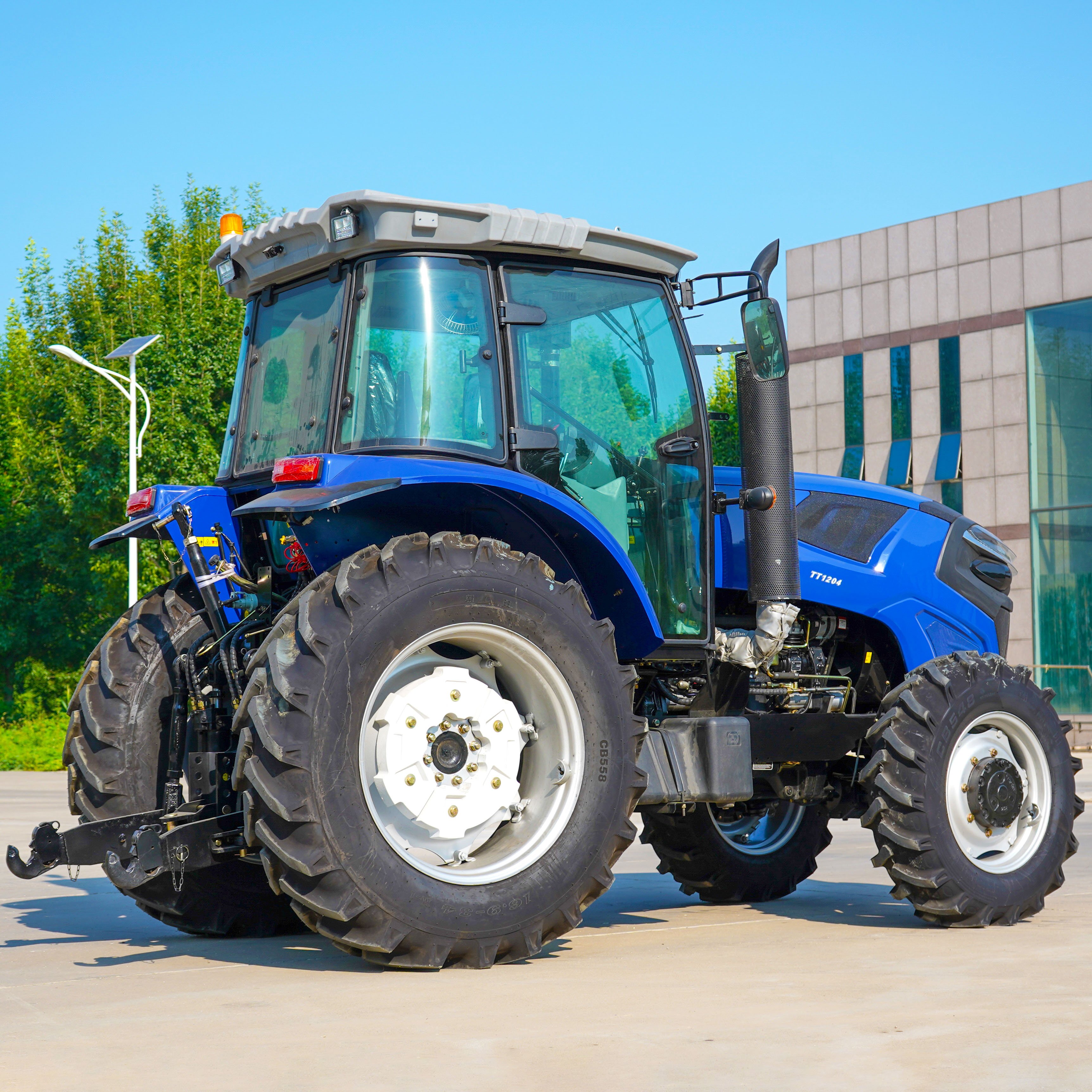 Chinese Supplier Farm Mini Tractor 4WD Four Wheel Tractor Small Tractor Agricultural Machinery