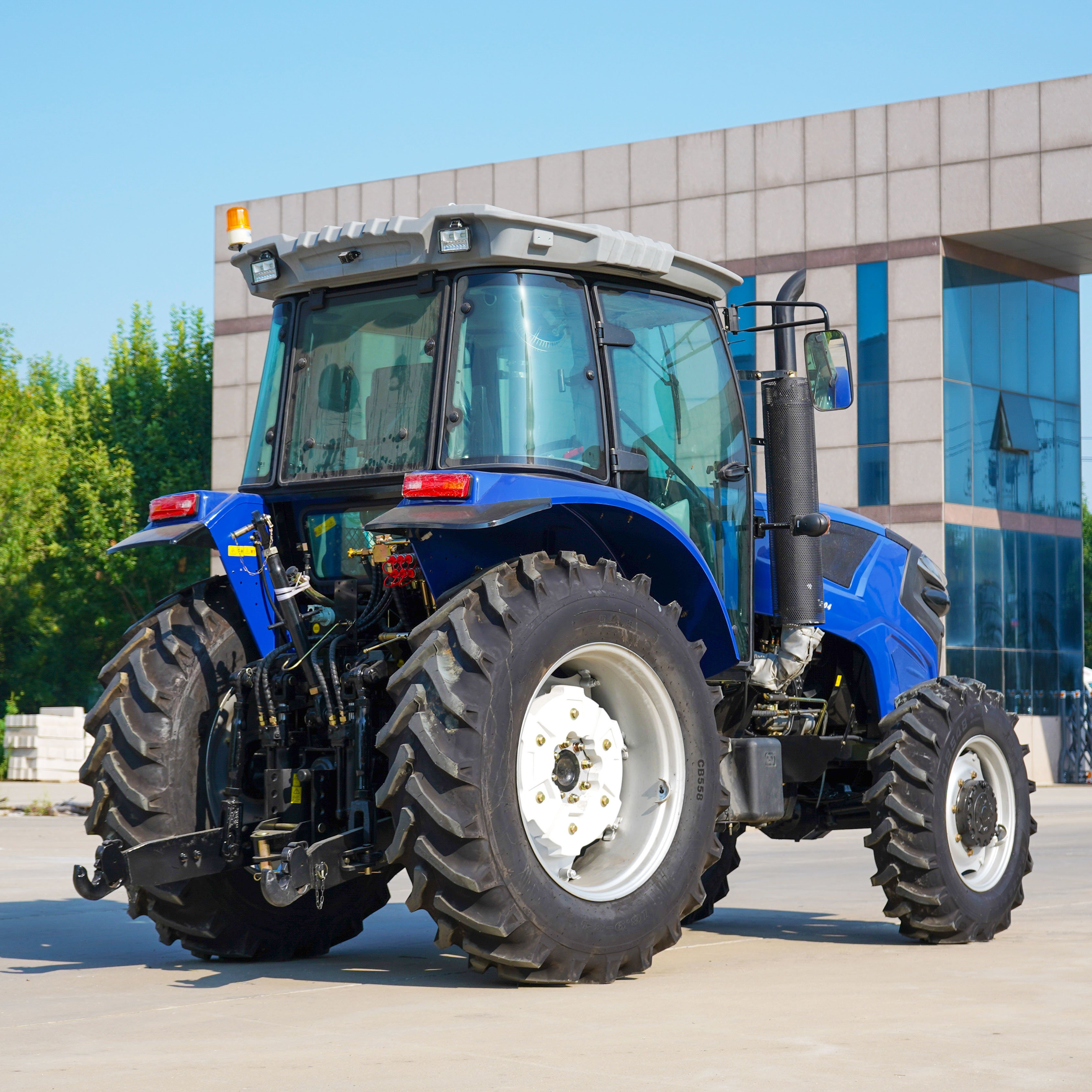 Chinese Supplier Farm Mini Tractor 4WD Four Wheel Tractor Small Tractor Agricultural Machinery