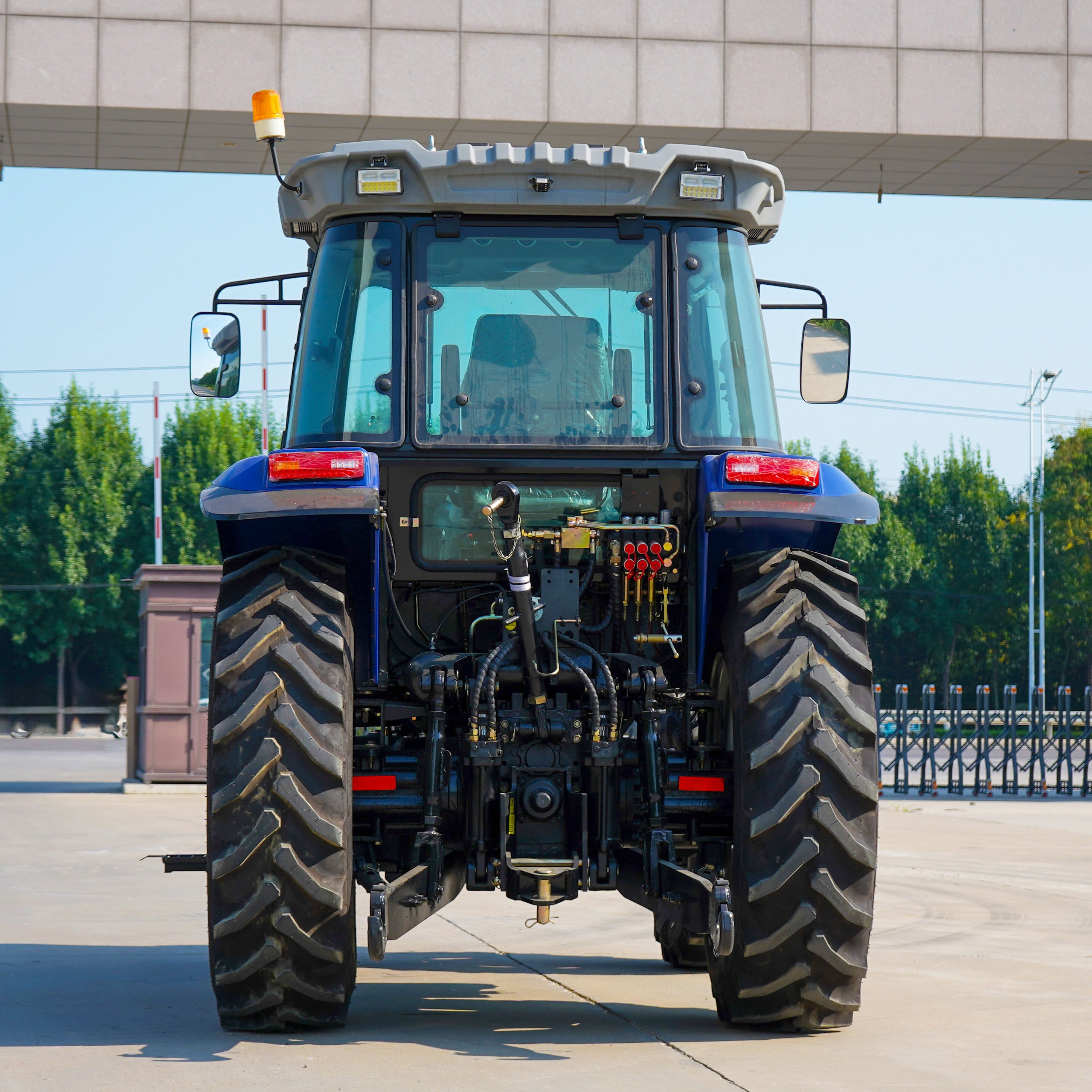 Chinese Supplier Farm Mini Tractor 4WD Four Wheel Tractor Small Tractor Agricultural Machinery