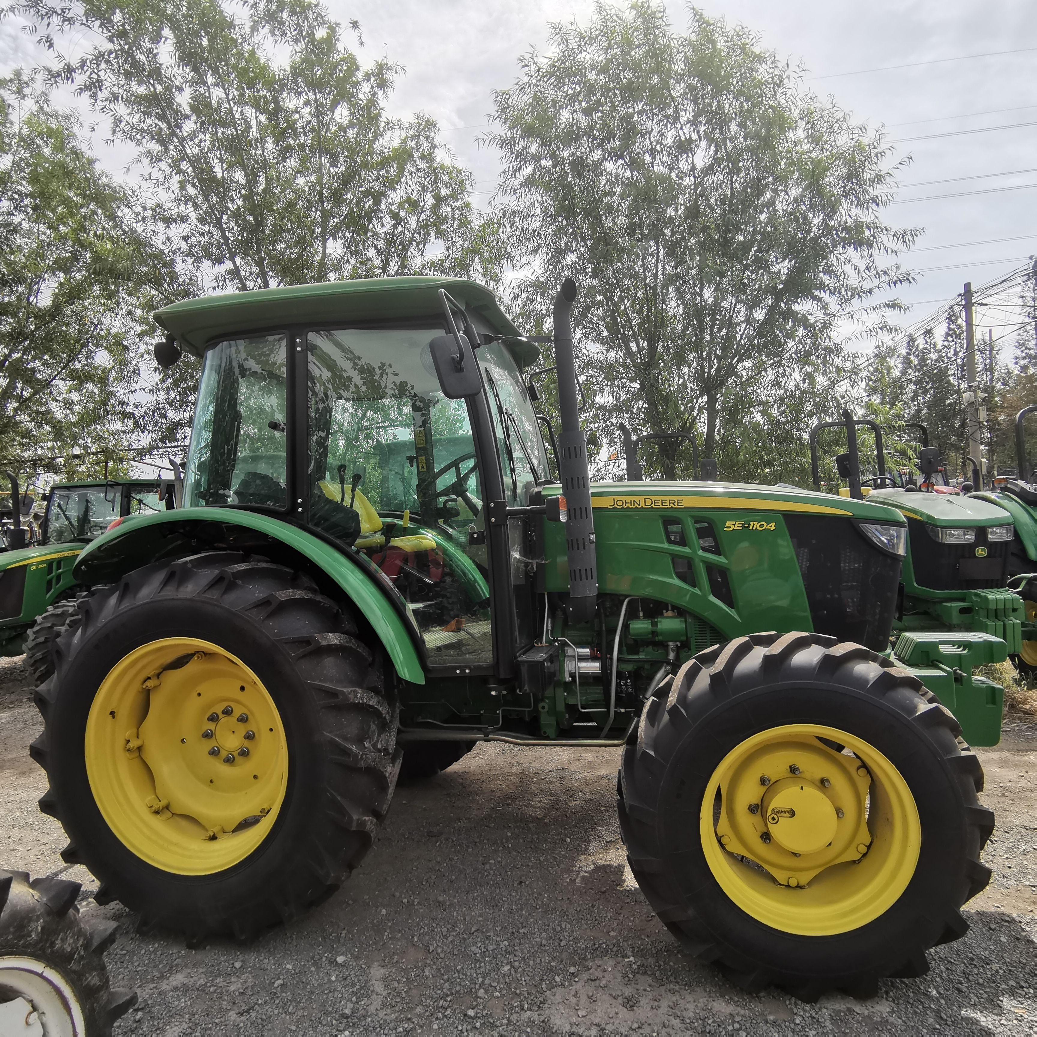John Deer 5E-1104 Tractor / John Deer 5E-1004 Tractor