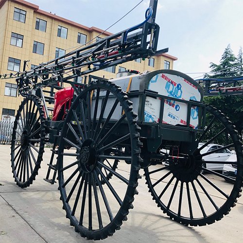 Fertilizing and Plant protection 1300A Spray Machine