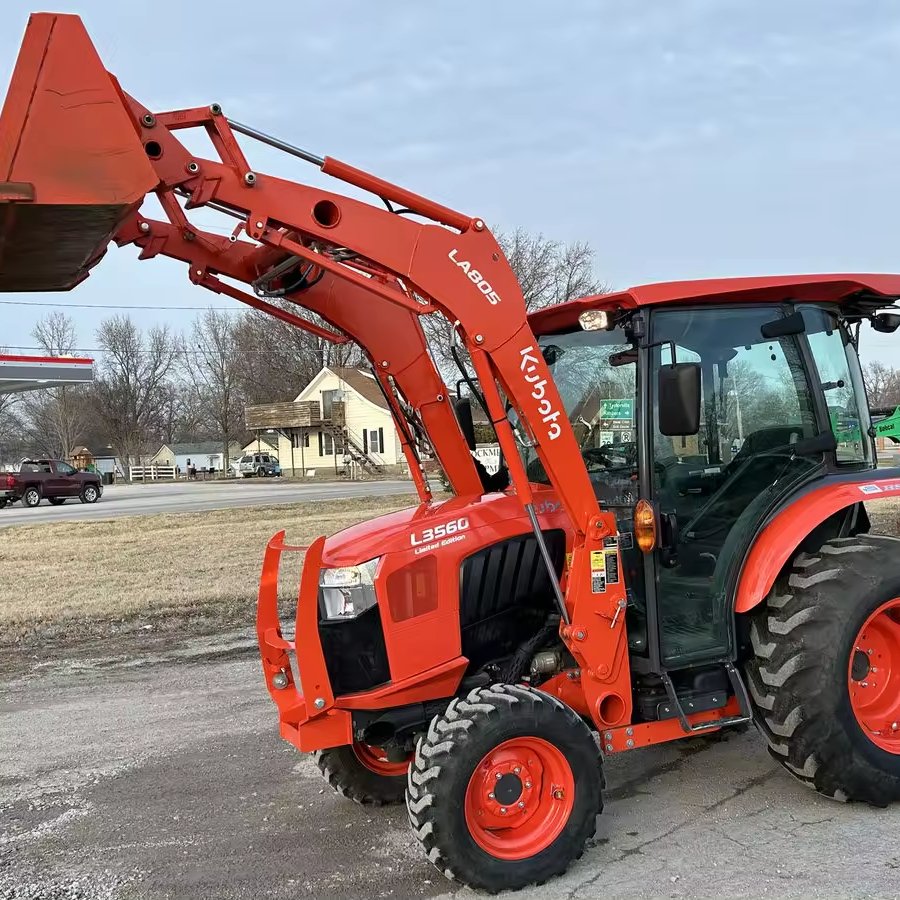 Used Kubota M9540 Four Wheel Drive Farm Tractor Kubota L3560 Agricultural Machinery
