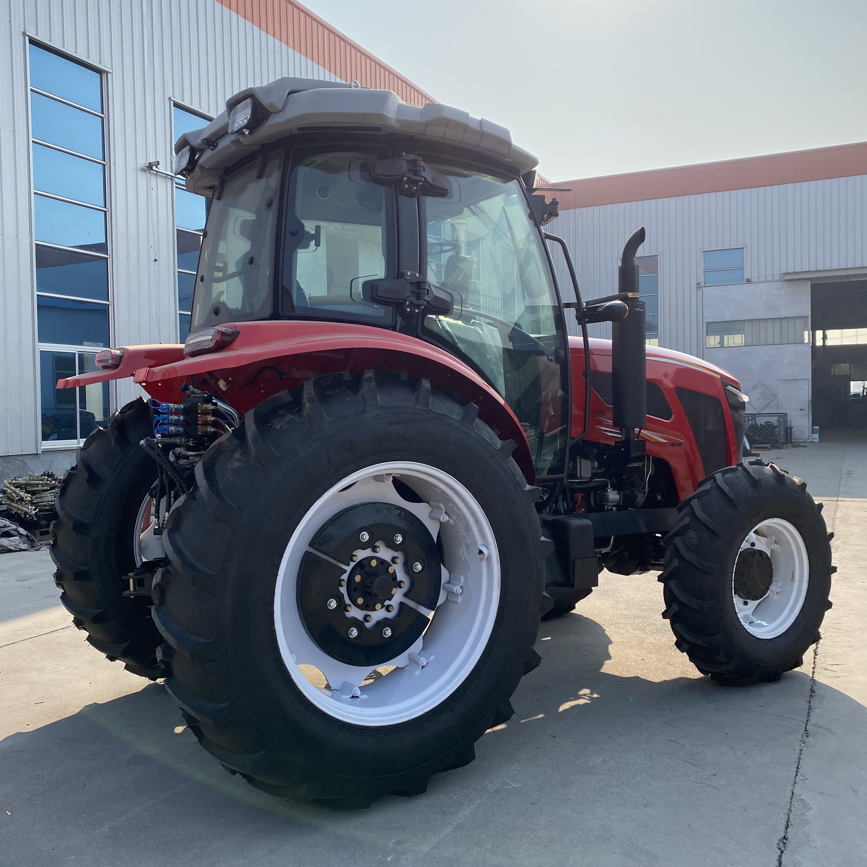 180hp 4x4 Farm Tractors AC Cabin Farm Tractors Traktor Price Can Talk Further Agricola Trator