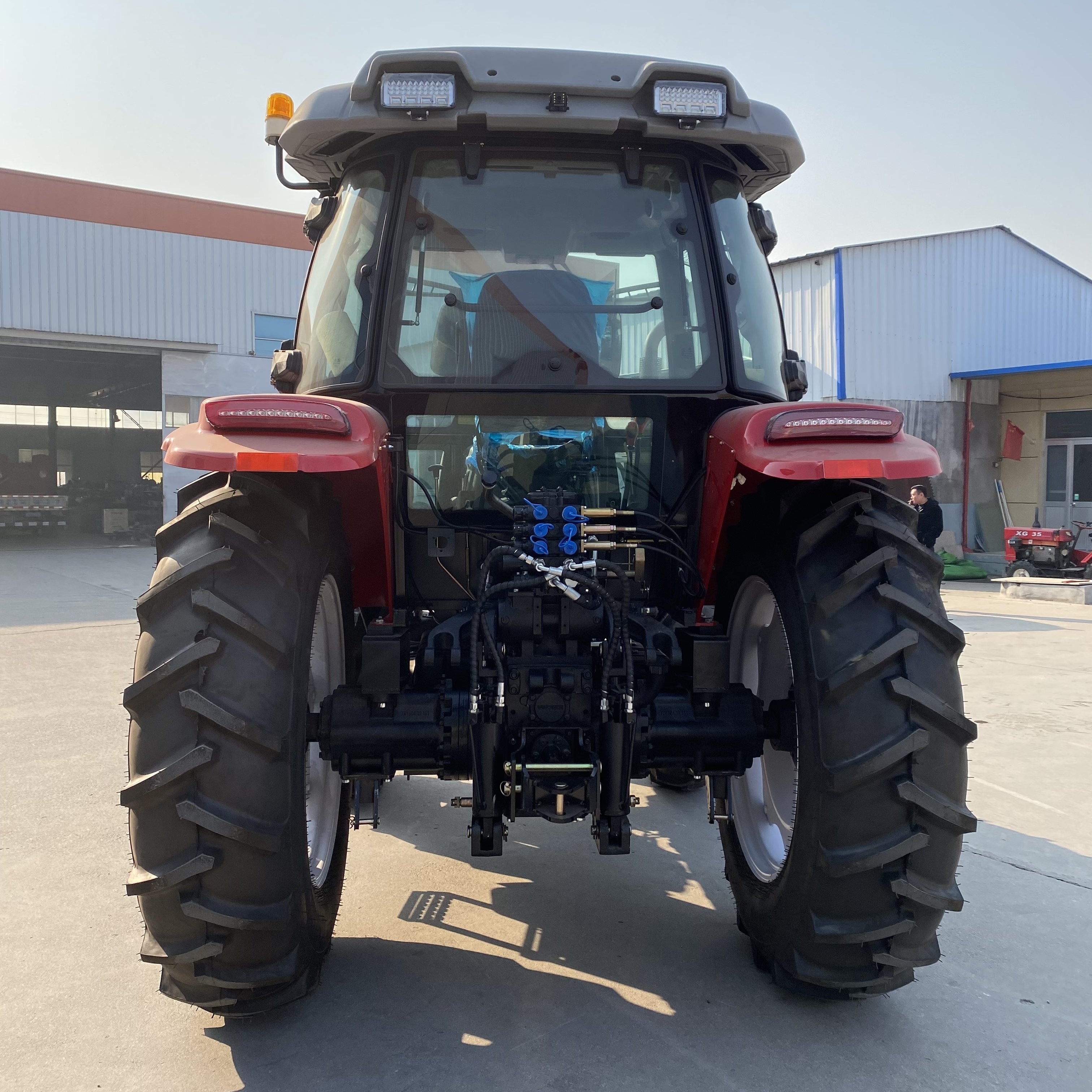 180hp 4x4 Farm Tractors AC Cabin Farm Tractors Traktor Price Can Talk Further Agricola Trator