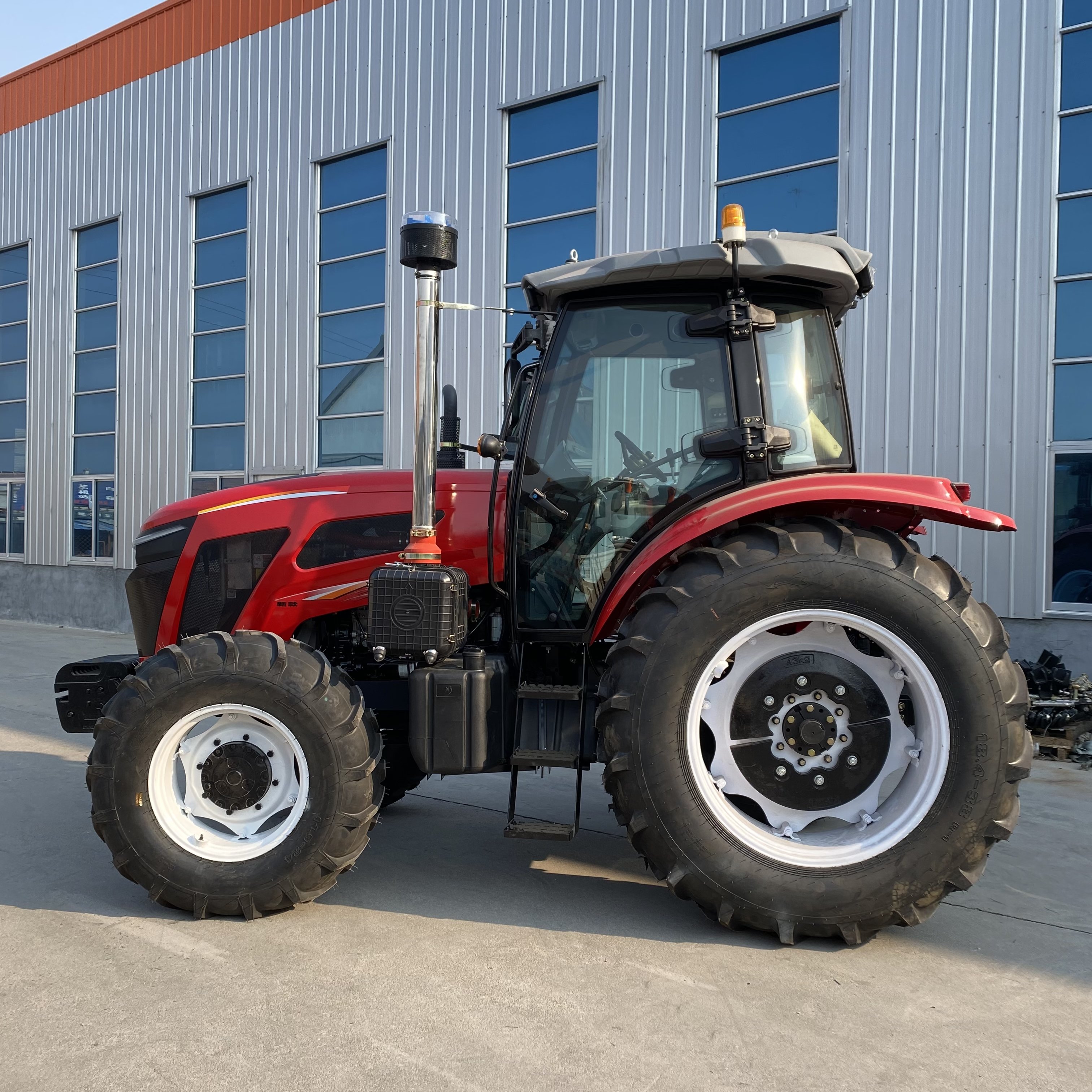 180hp 4x4 Farm Tractors AC Cabin Farm Tractors Traktor Price Can Talk Further Agricola Trator