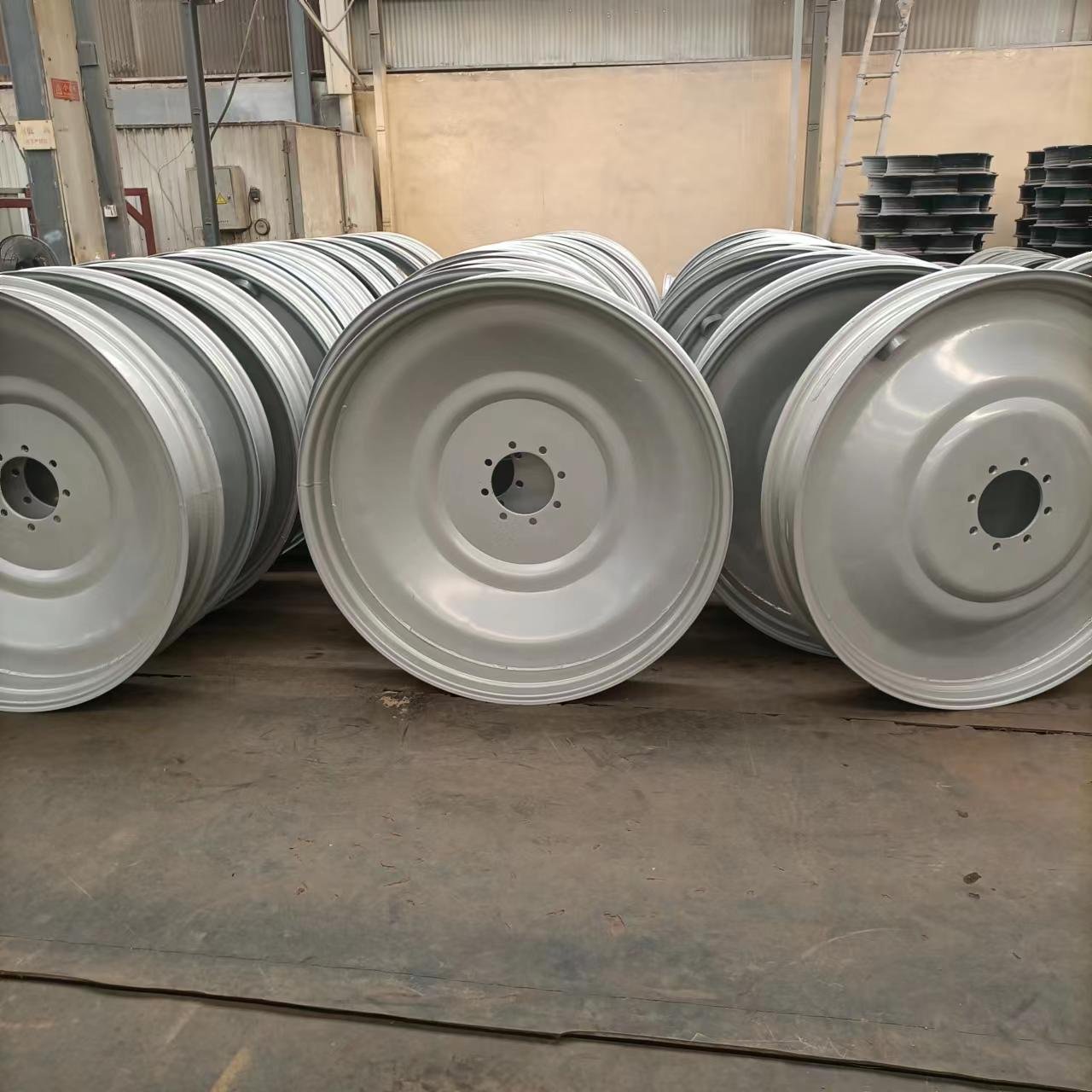 W8x48 W8x32 14.15.16.17.18.19.20.21.22.23.24.25.26.27.28inch Tractor Wheels Agricultural Tractor Wheel Rim9.5-48 Tractor