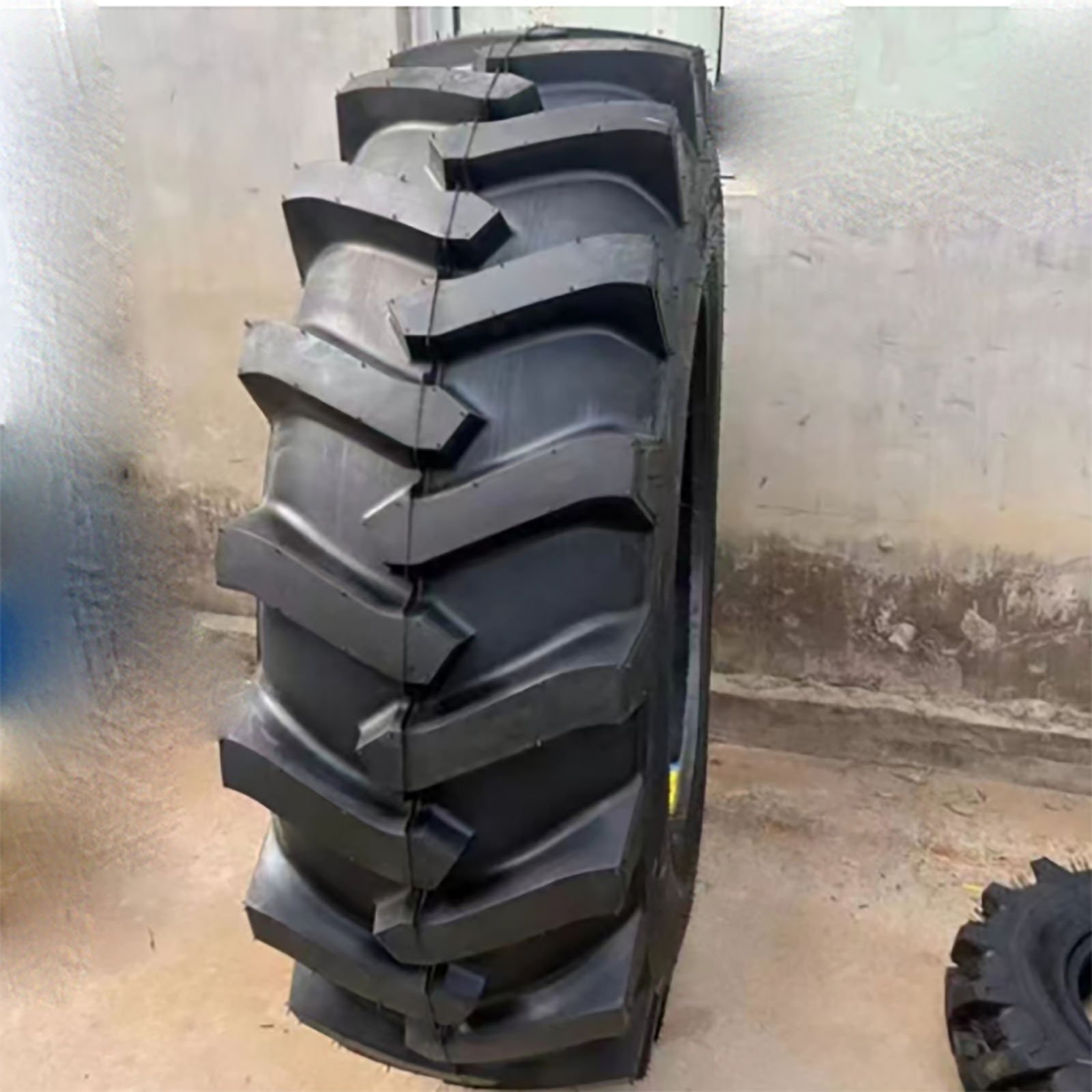 Hot Selling Tires for Agricultural Tractors in Russia 16.9x30