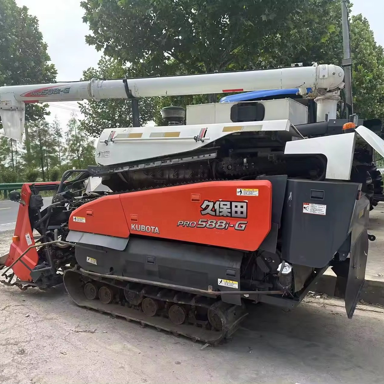 Used Japanese Kubota Harvester 588 Pro Agricultural Machinery Used Tractor in Good Condition