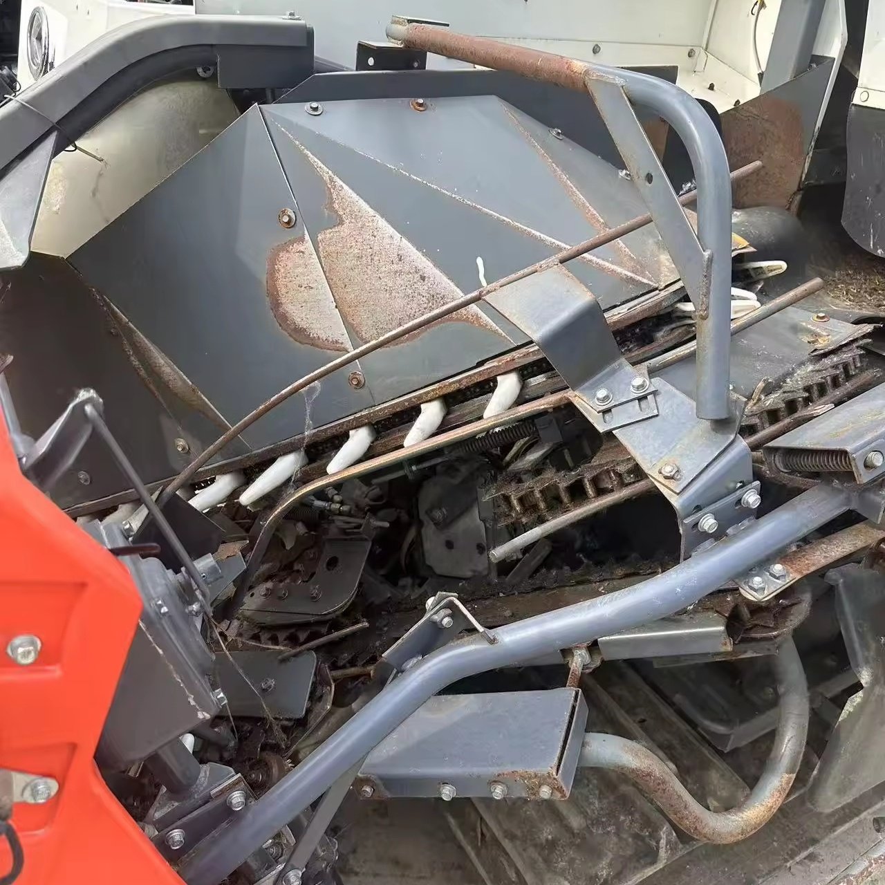 Used Japanese Kubota Harvester 588 Pro Agricultural Machinery Used Tractor in Good Condition