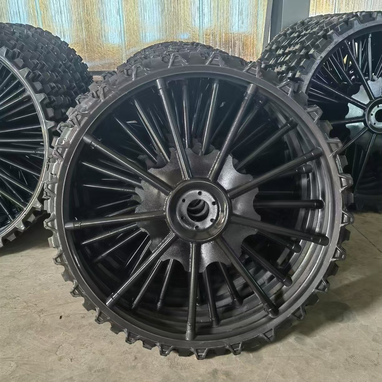 China Manufacturer's 1400*80mm Rubber Solid Walking Wheel Spraying Machine for Paddy Field Agricultural Tractor Tires