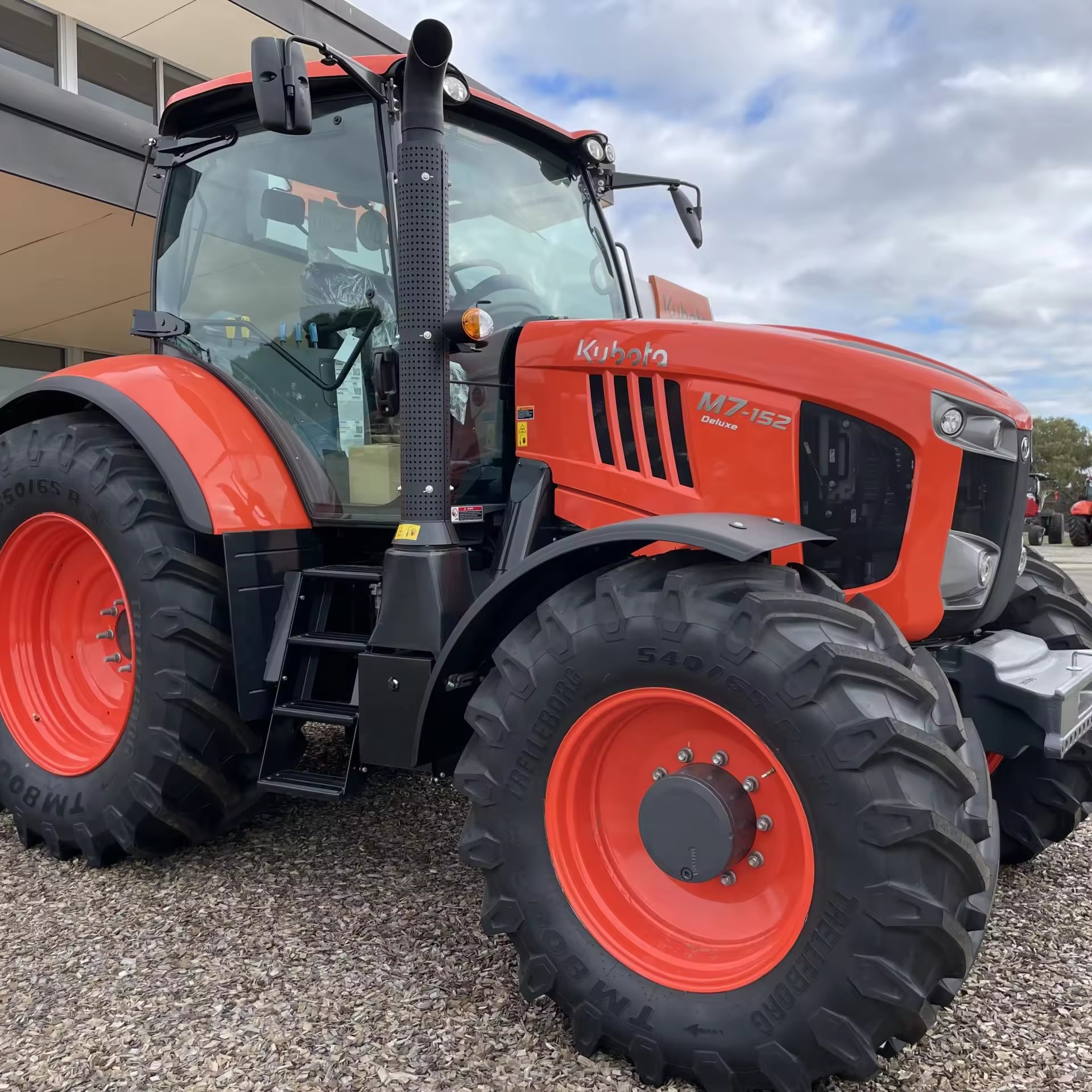 KUBOTA M7-152 Tractor 4wd Wheel Agricultural Equipment