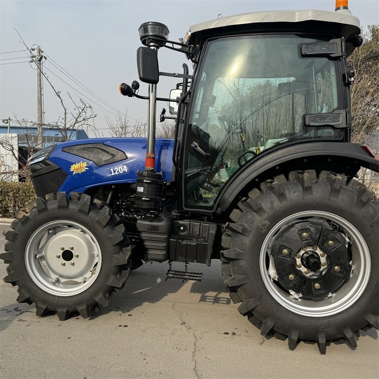 New High-power Turbocharged Comfortable Seat 88.2KW Agricultural Four-wheel Tractor Farm Tractor
