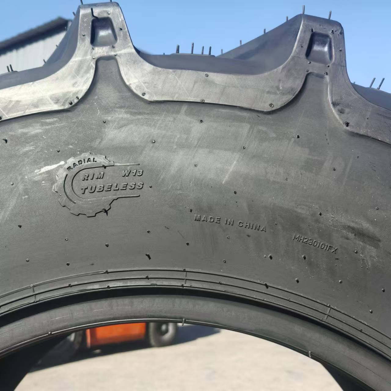 HIGH QUALITY 420/70R24 RADIAL AGRICULTURAL TRACTOR FARM TYRE