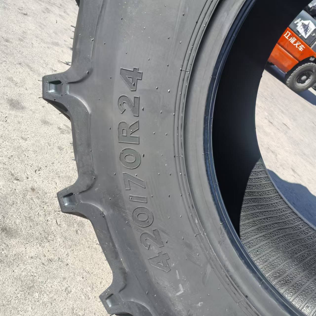 HIGH QUALITY 420/70R24 RADIAL AGRICULTURAL TRACTOR FARM TYRE