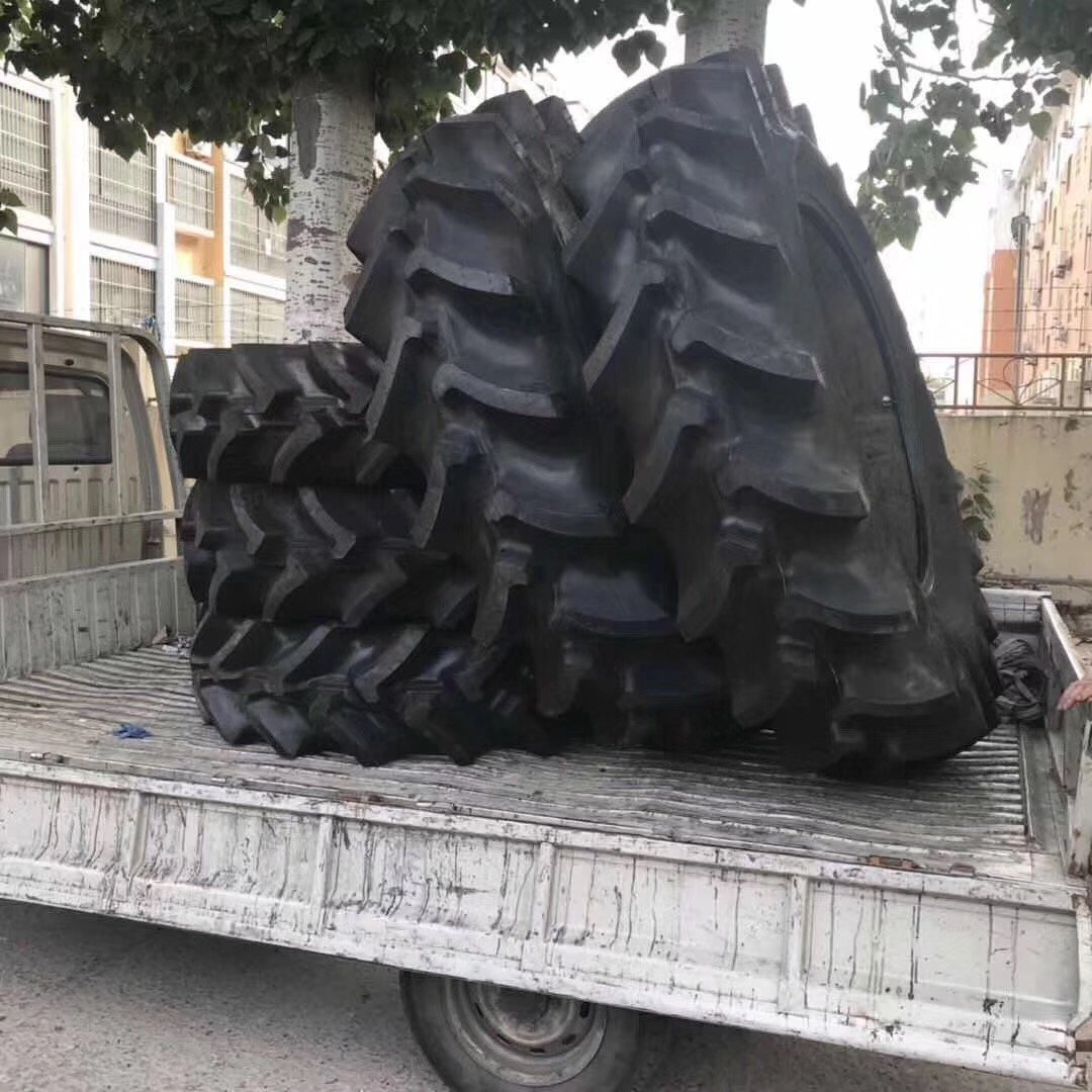 12.4-28 TRACTOR & HARVESTER TIRE WITH R-2 PATTERN
