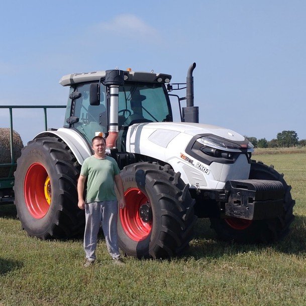 280HP 4X4 4WD Large Size Wheel Tractor Agricultural Farming Equipment with 16F+16R