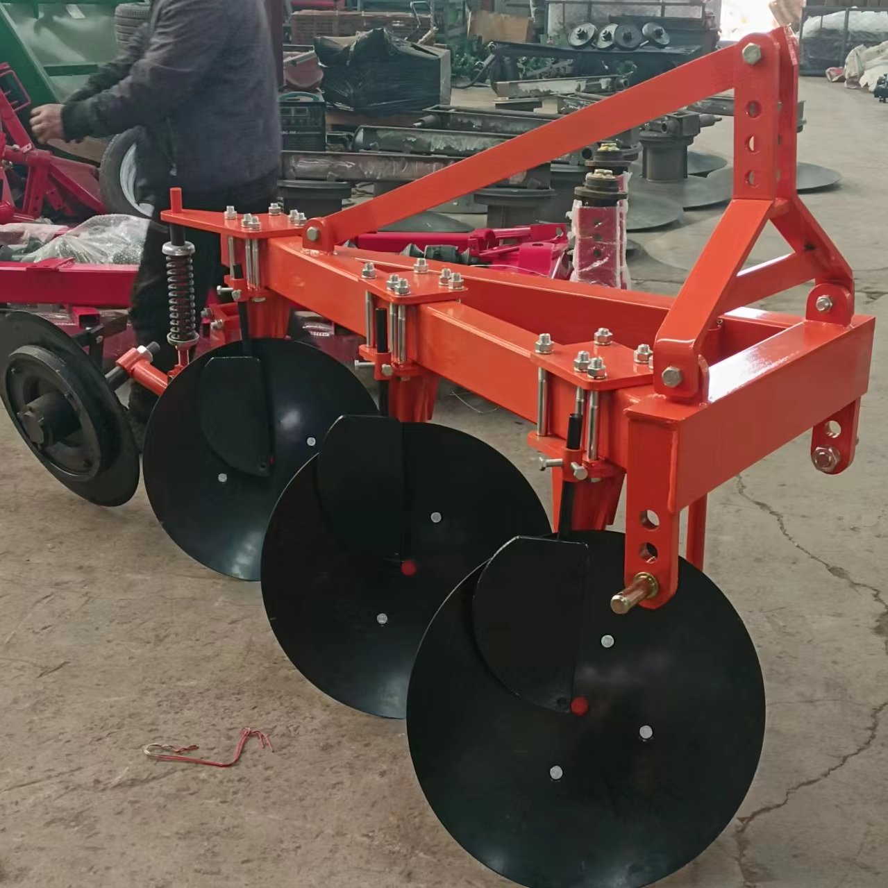 Plowing/ploughing/raking Use 25 HP Ride-on Rotary Tiller/Crawler Tractors Rotary Cultivator Machine
