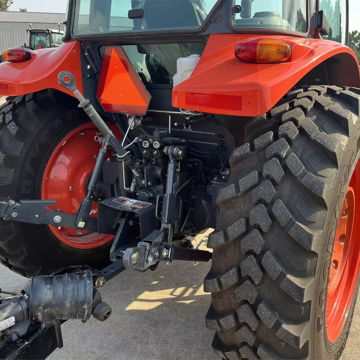 Kubota M70 Multifunctional Farming Tractors 4 Cylinder Diesel 4WD 4x4 Wheel Drive Mini Tractor With Front End Bucket Loader