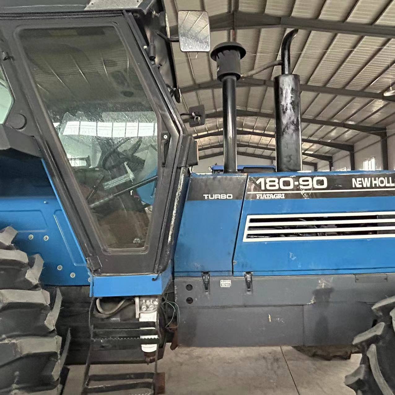 China Used Tractor Popular Agricultural Products 180 -90 or 110-90 Equipment Machinery Cheap 4*4 Tractores Agricolas