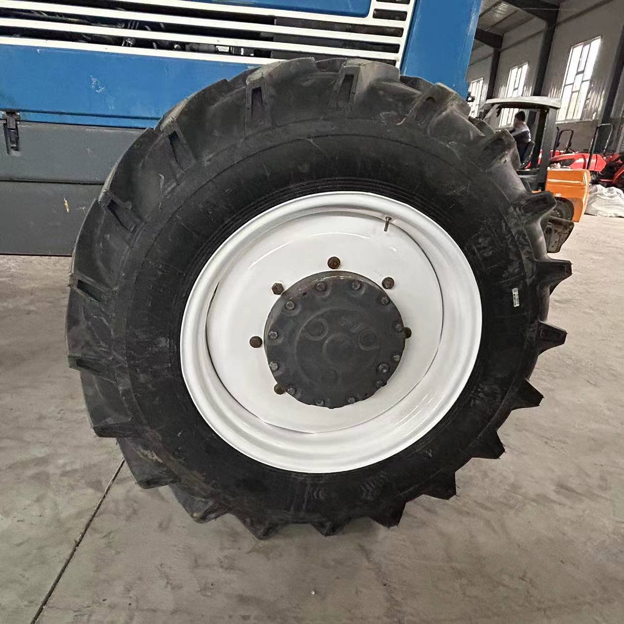 China Used Tractor Popular Agricultural Products 180 -90 or 110-90 Equipment Machinery Cheap 4*4 Tractores Agricolas