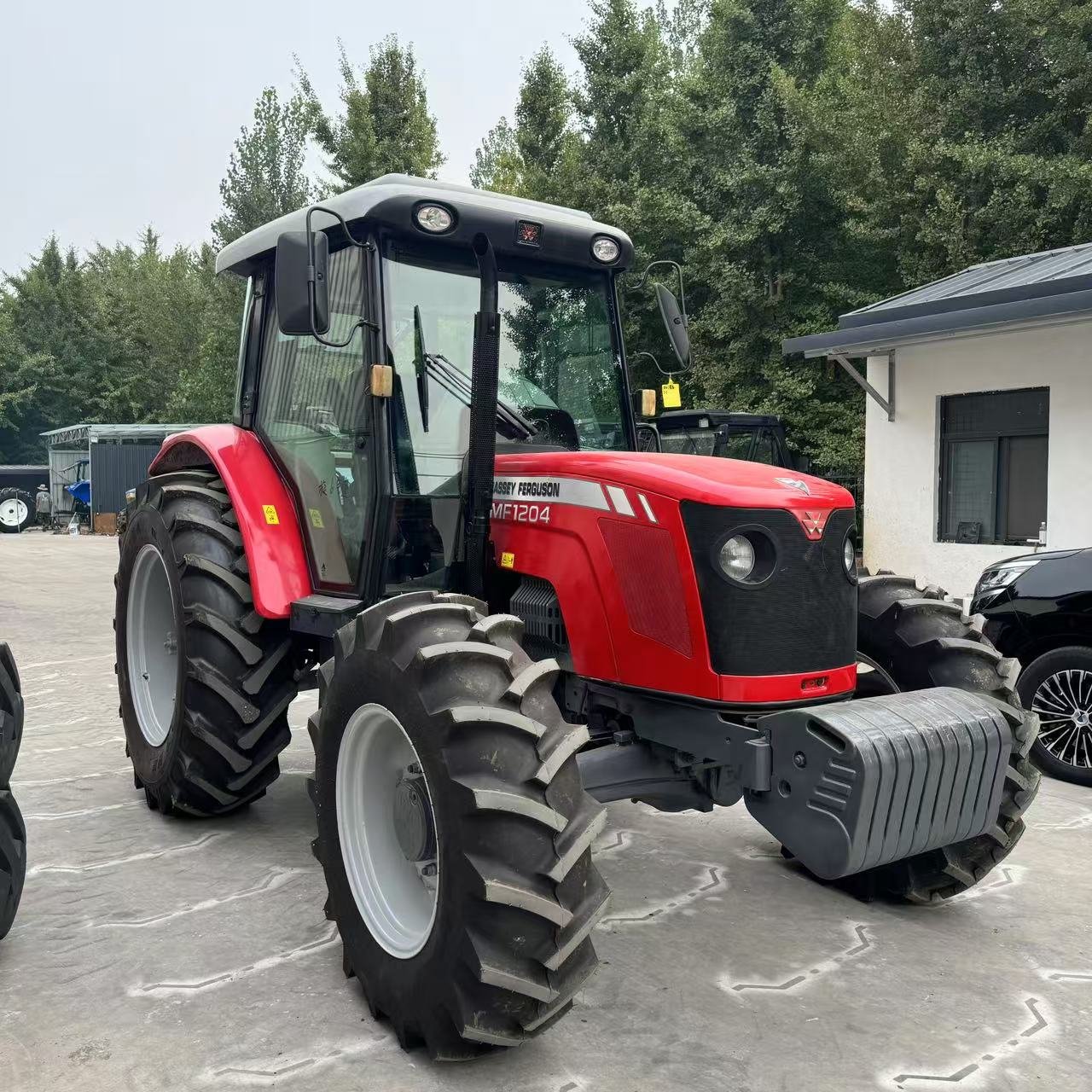 120HP 130HP 4*4 Used Tractor Massey Ferguson1204 With a Front Scoop