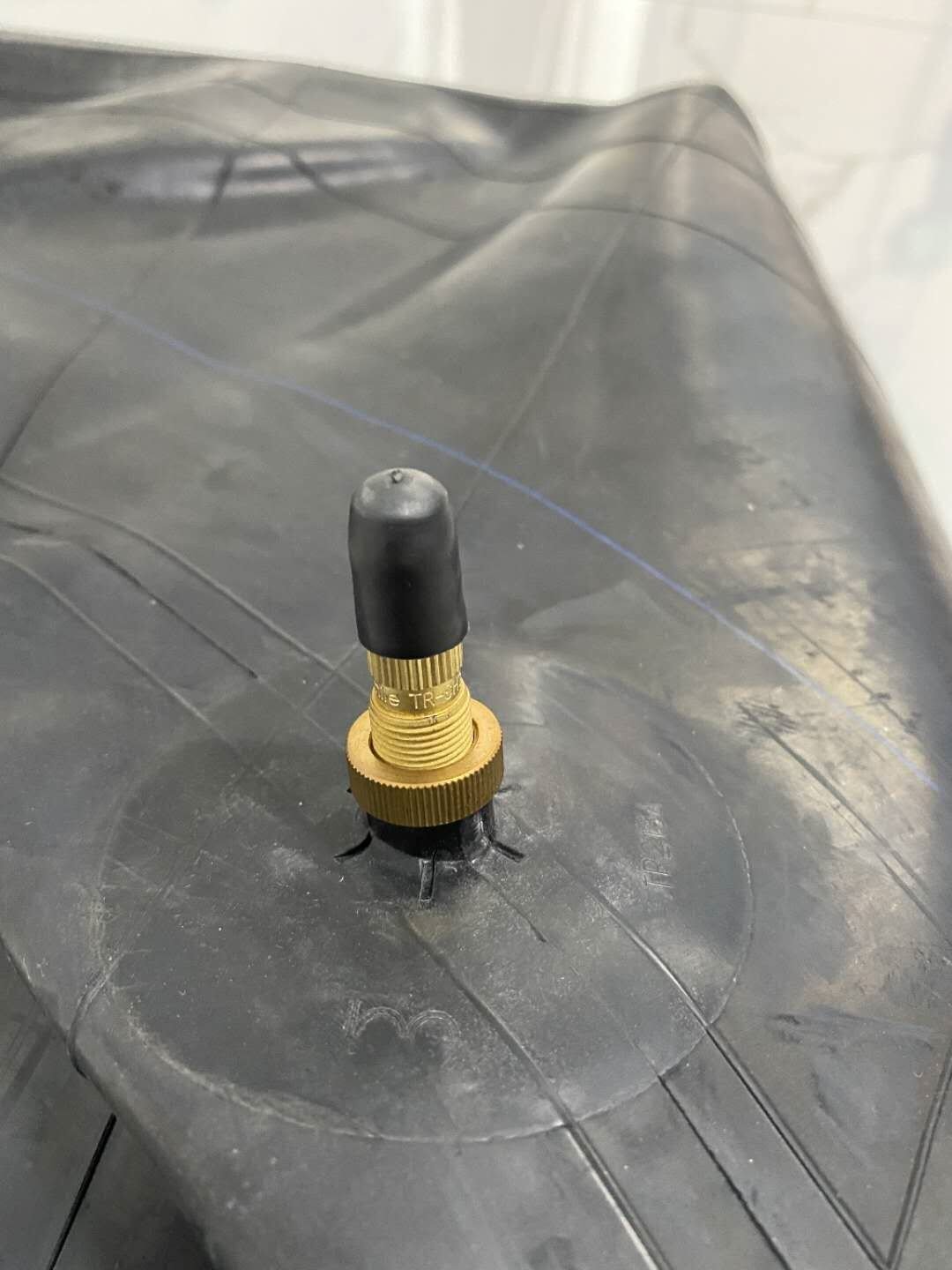 Wholesale Factory Cheap Butyl Rubber 16.9 18.4-30 16.9-30 18.4-30 Agricultural Tyre Tractor Tire Inner Tube