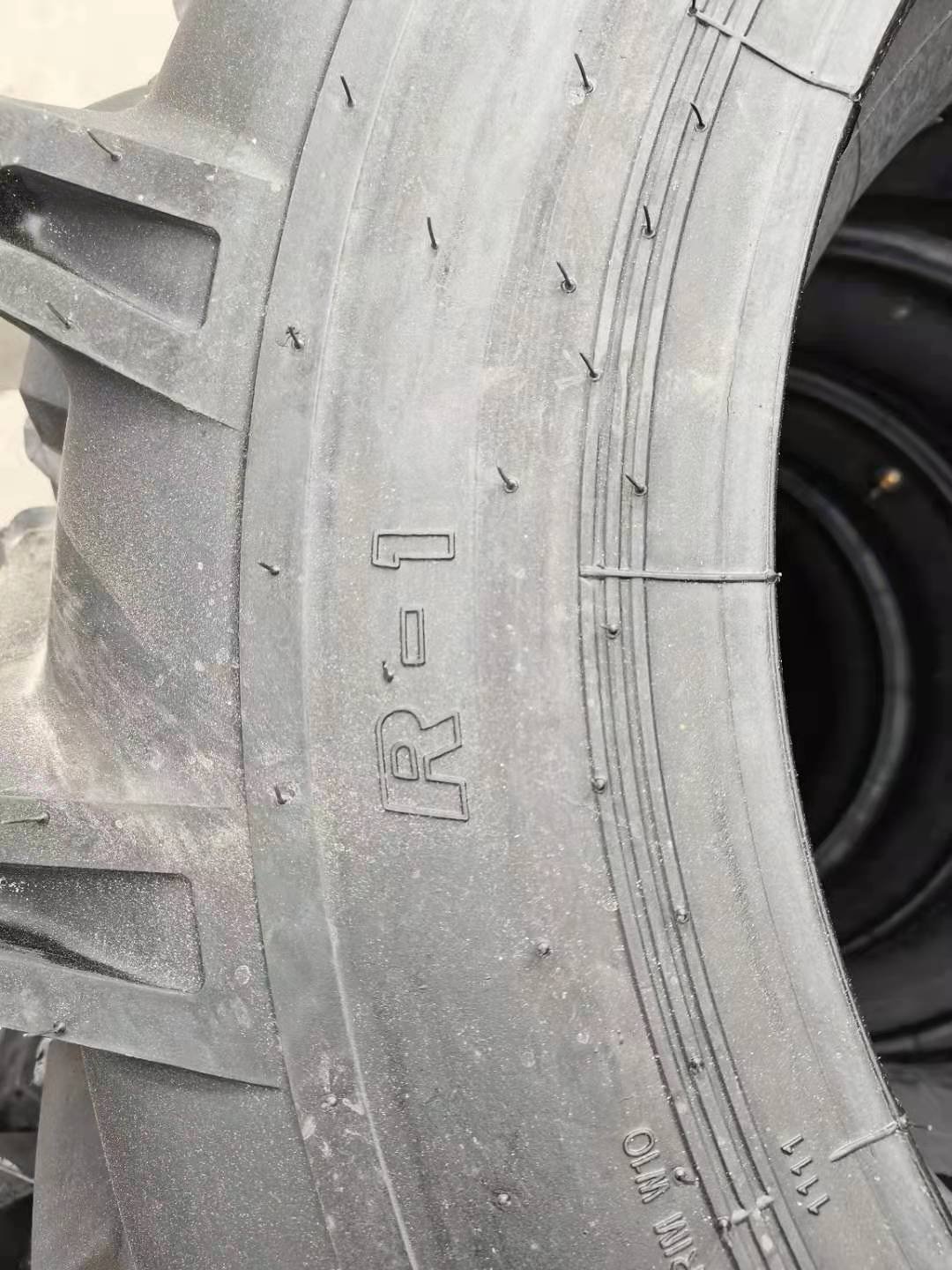 ARMOUR 11.2-24 Tractor Tyres 11.2-24-10pr R-1 Agriculture Tires From Tire Factory Directly