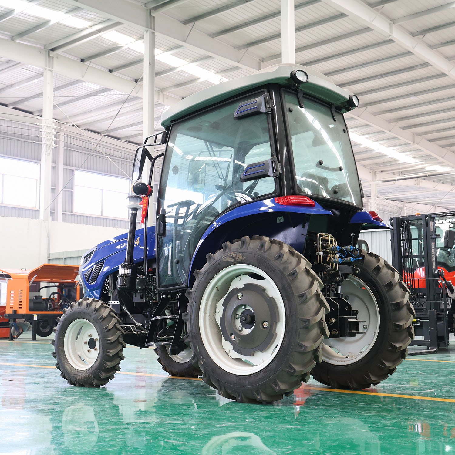 Factory 4X4 Wheel 40HP 50HP 60HP 70HP Farm Tractor with Cabin