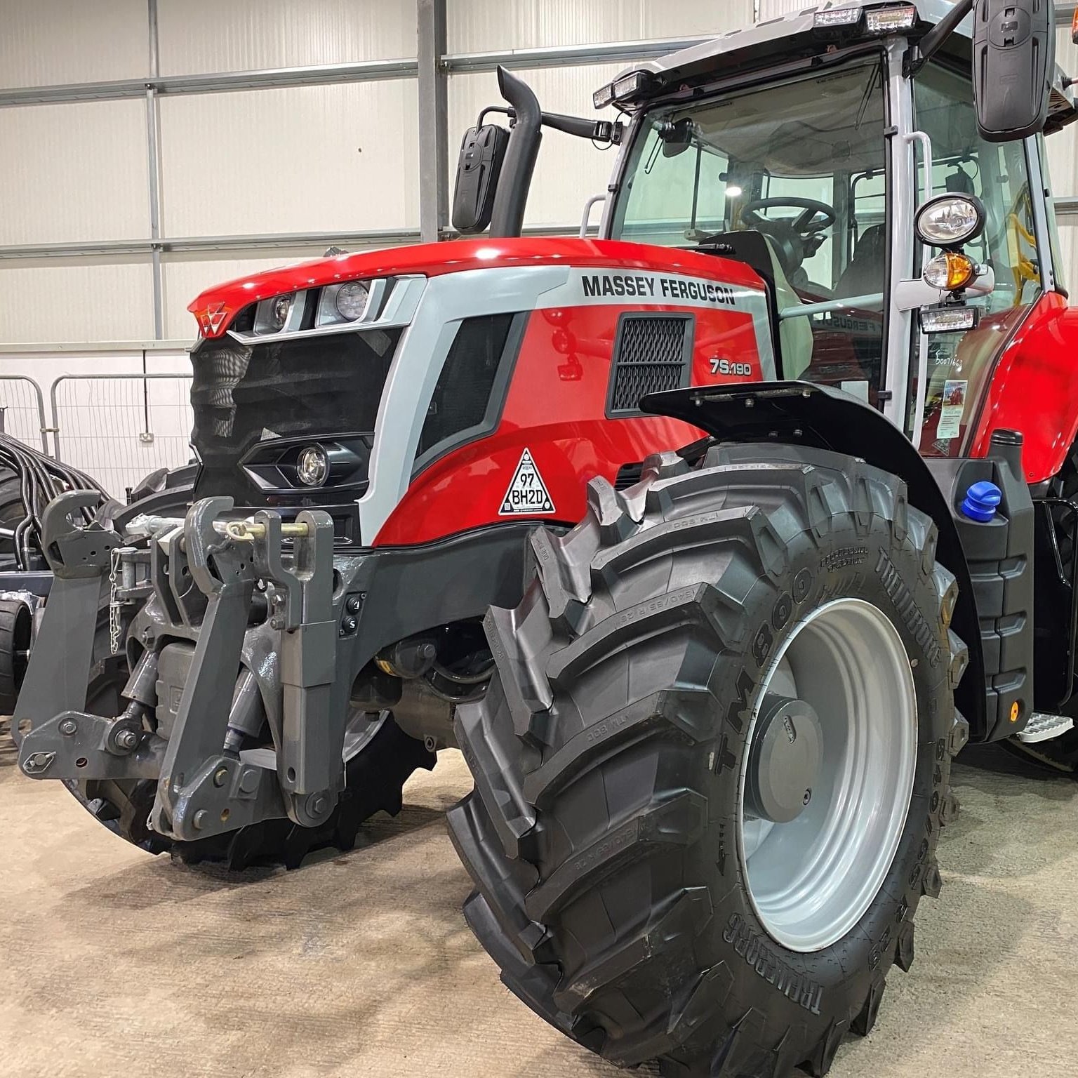 Used Tractor Massey Ferguson Xtra 1204 120HP 4WD Wheel Farm Compact Tractor Agricultural Machinery MF290 MF385 455 Extra MF 4291