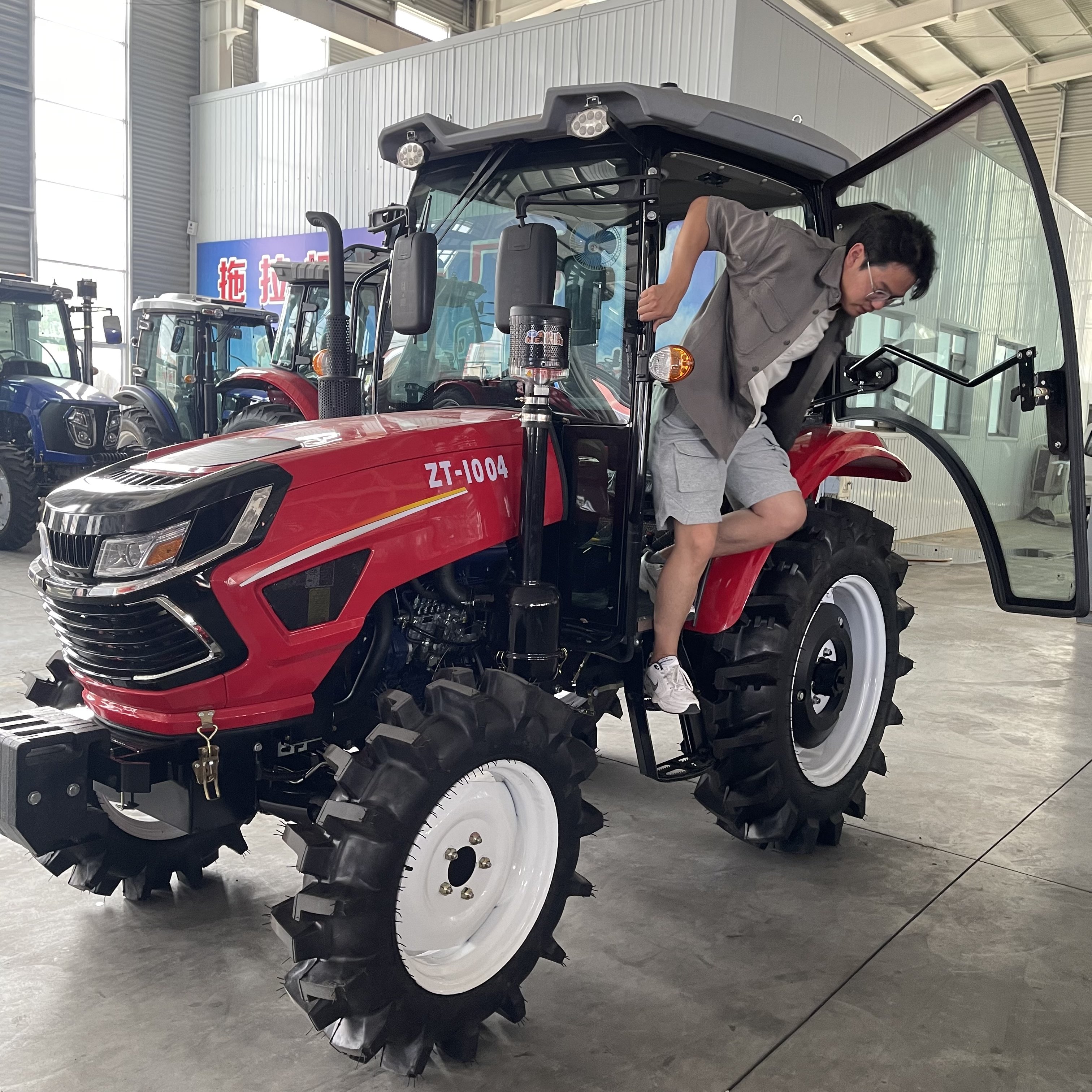 70HP 80HP 100HP Wheeled Tractor Small Mini Tractor 4WD Agricultural Four Wheel Tractor Wholesale for Sale