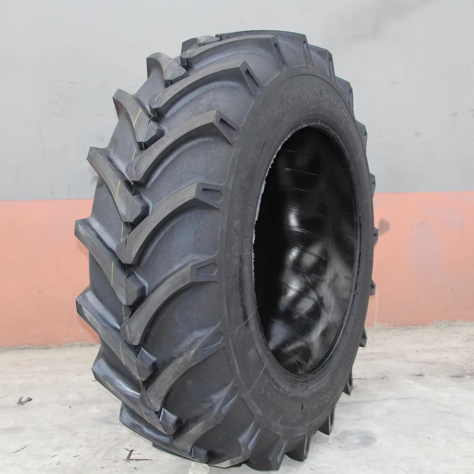 18.4-34 R-1 China Manufacturer Agricultural Tractor Tire