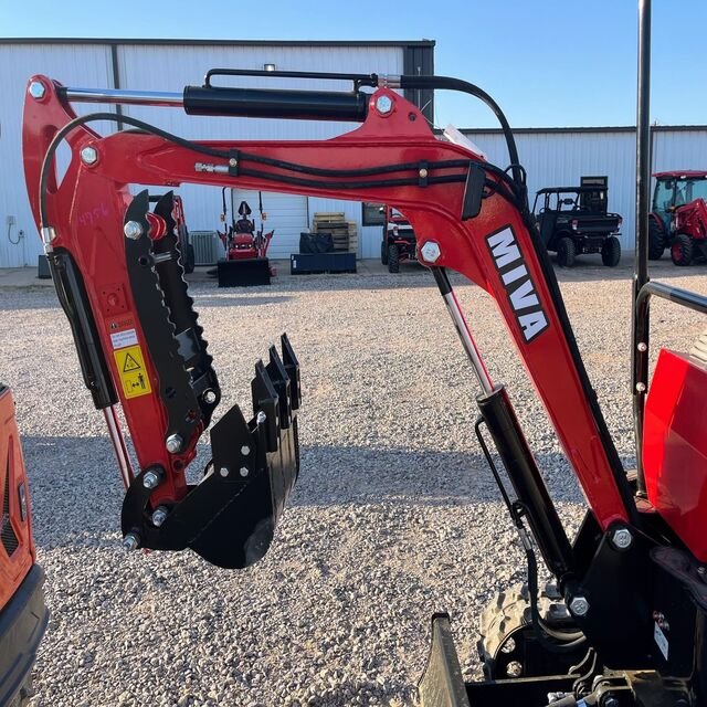4WD Wheel Tractor With Powerful Engine, High-Grade Gearbox, and Precision Pump for Farming Industries