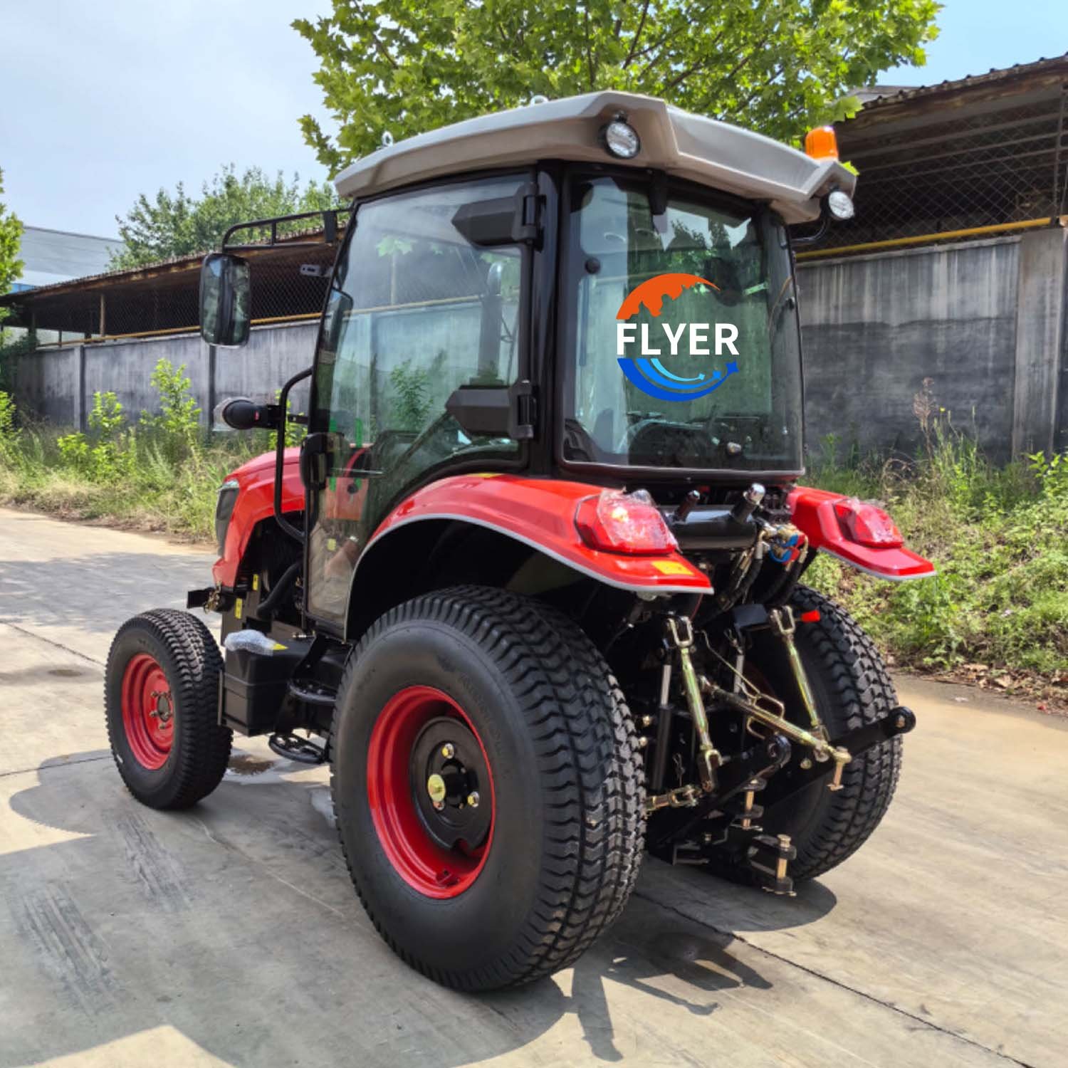China Agricultural Machine 4WD 40/50/60HP Farm Small Tractor with Cabin for Farming Use