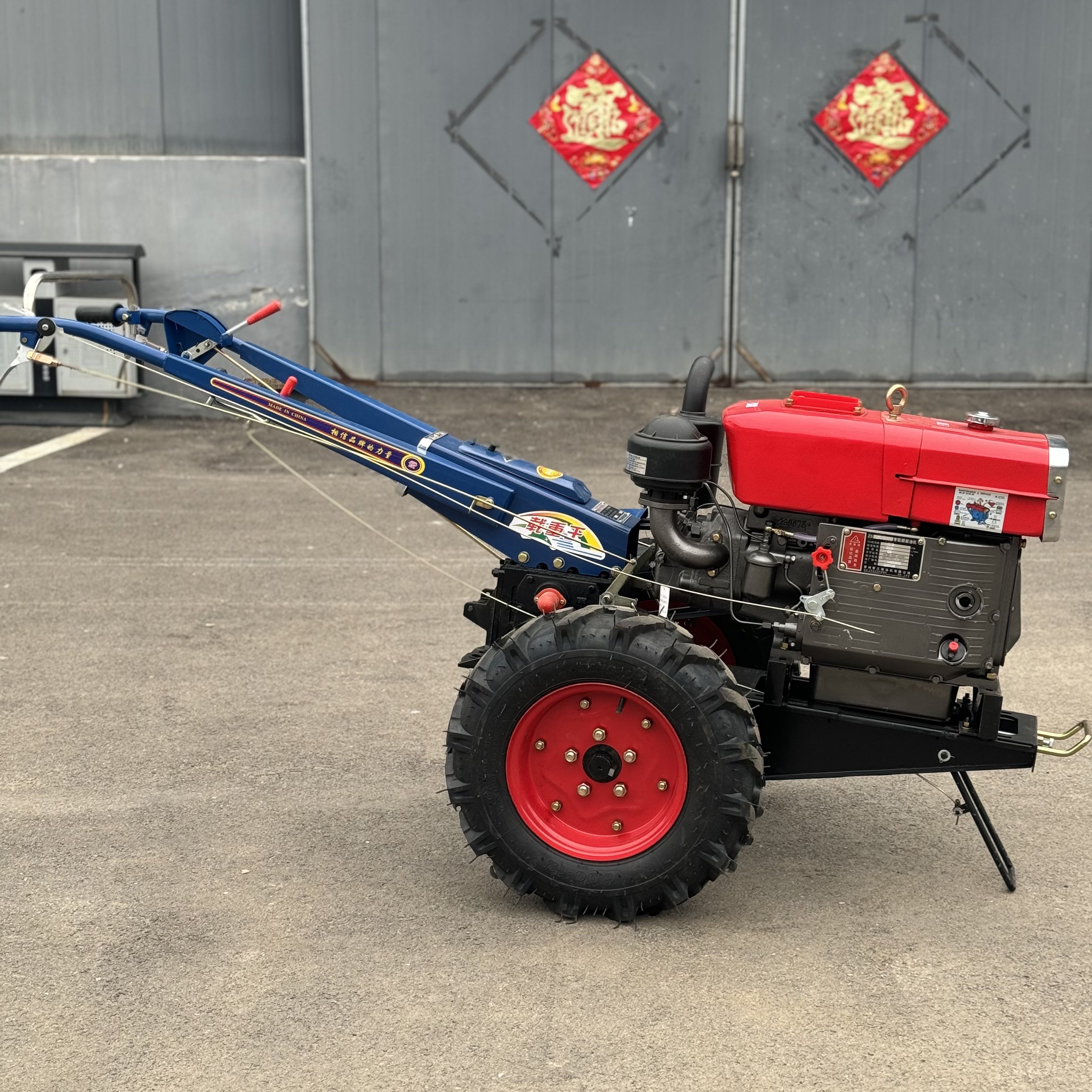 12HP 15HP 18HP Mini 2 Wheels Farm Agricultural Machinery Hand Walking Tractor for Farm Implements/Attachments