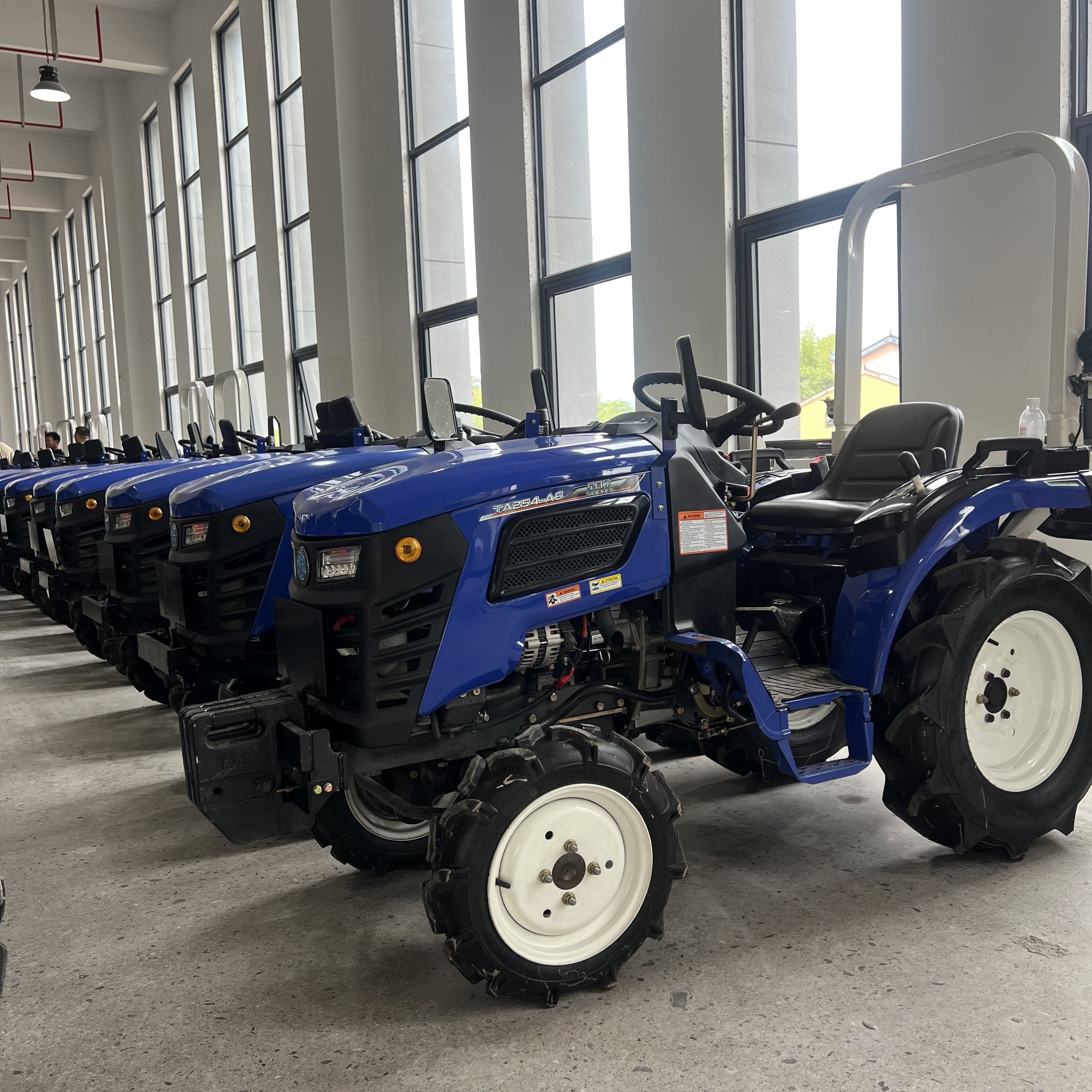 CE Agricole Complet 504 Tondeuse 50Ps Traktor Motor Diesel Cv Laboureur Landwirtschaft Traktor De 50Hp Pertanian Traktor